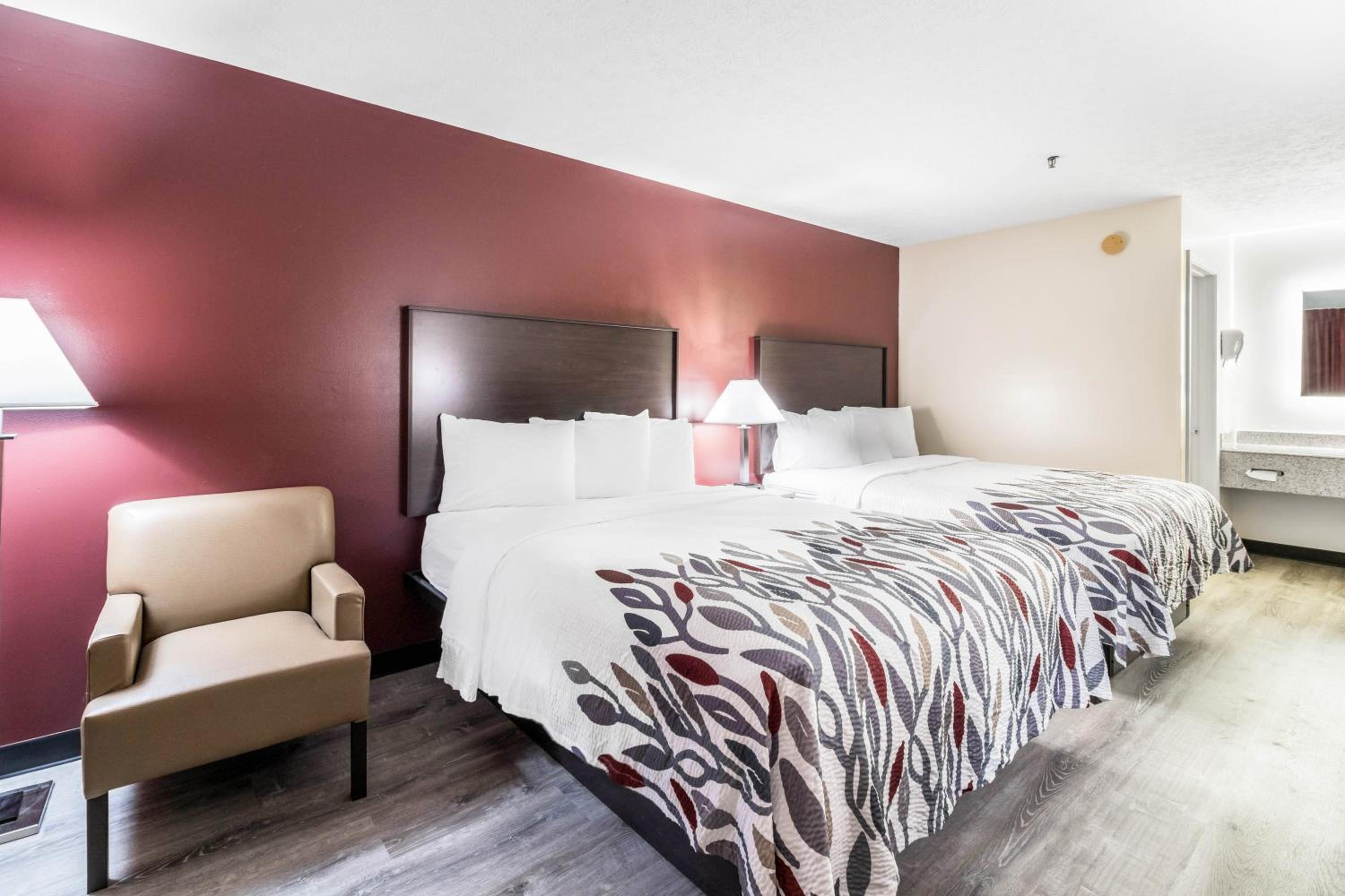 Deluxe Queen Room with Two Queen Beds - Non-Smoking - Photo 1