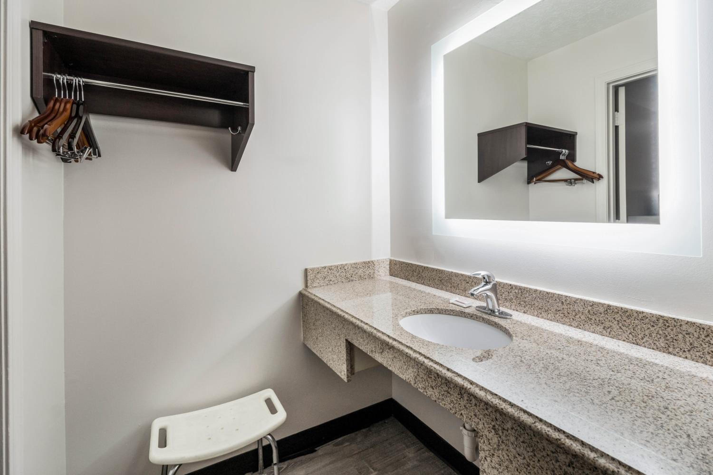 Superior King Room - Disability Access/Non-Smoking photo 3