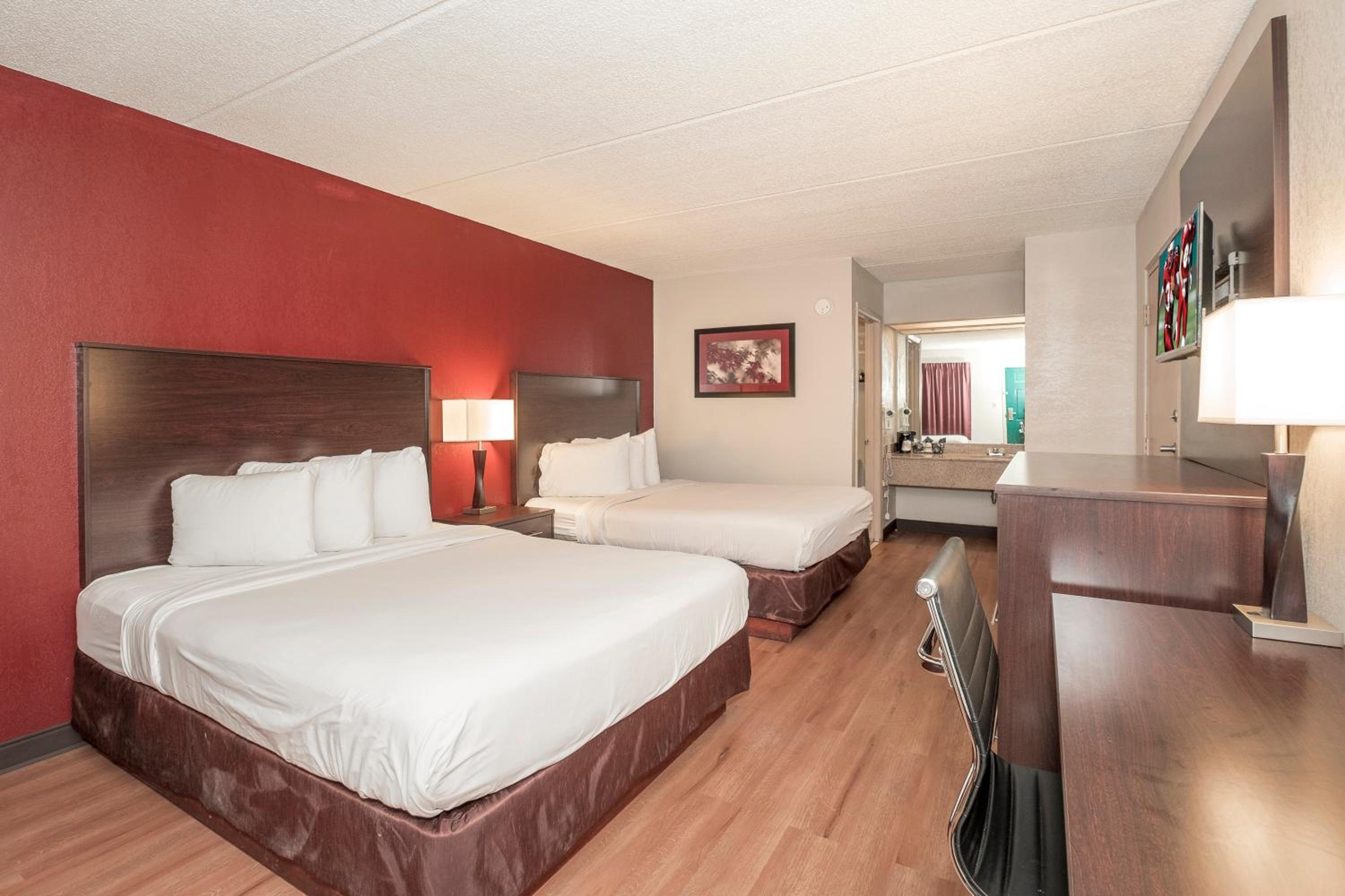 Superior Room with Two Queen Beds Non-Smoking - Photo 2