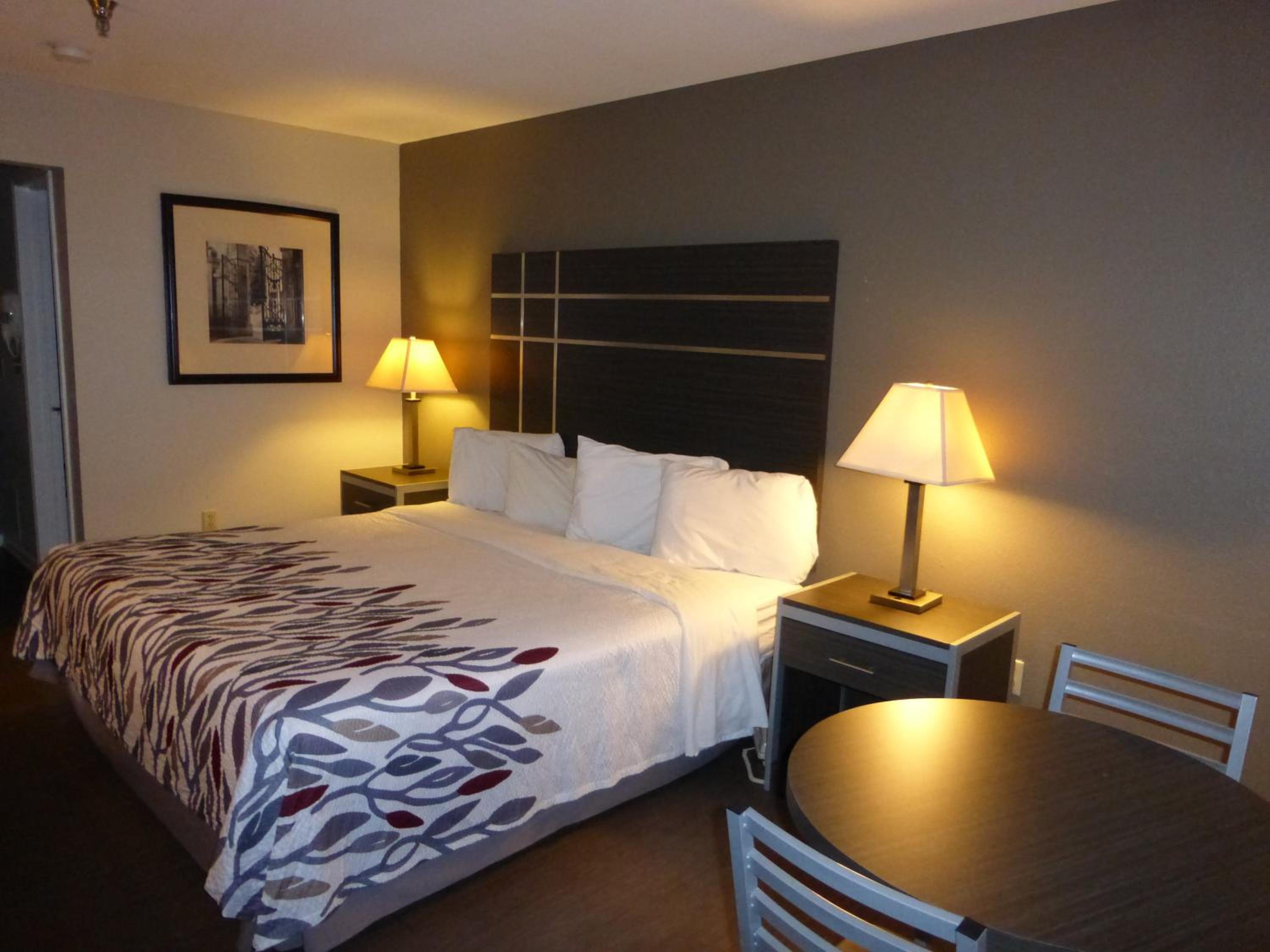 Deluxe King Room with Disability Access - Non-Smoking - Photo 5
