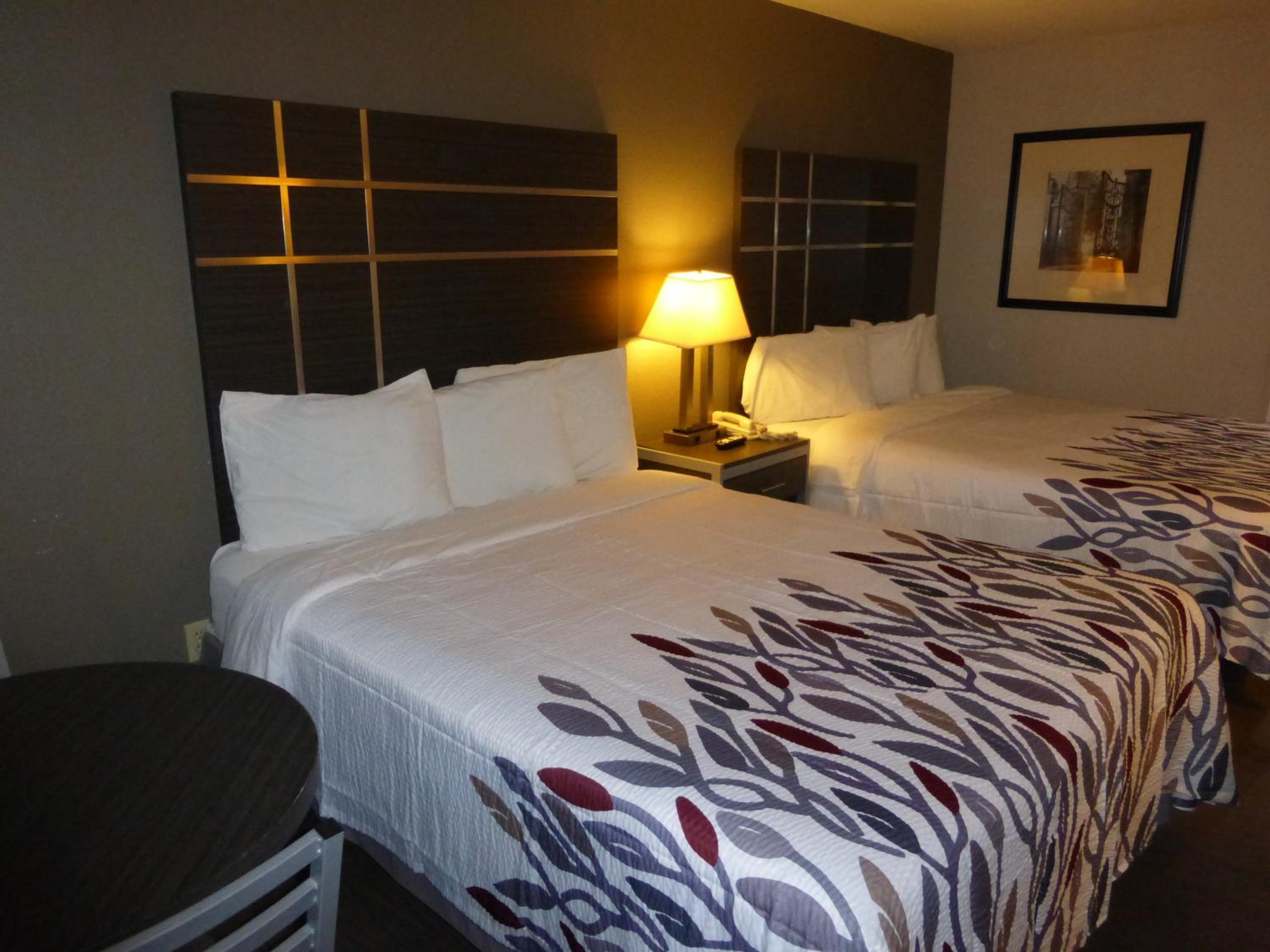 Deluxe Queen Room with Two Queen Beds - Non-Smoking - Photo 3