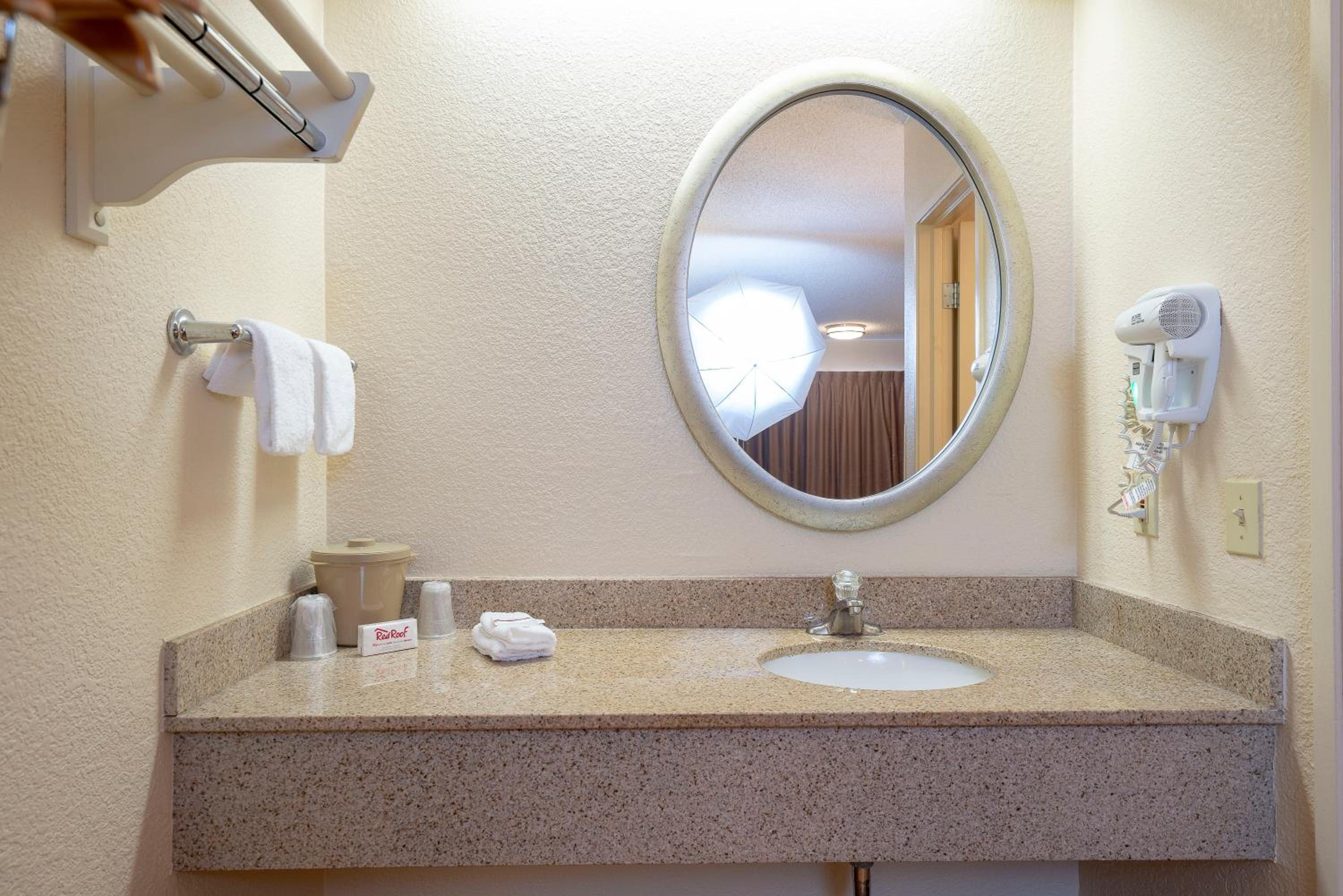 Superior King Room Smoke Free - Photo 8