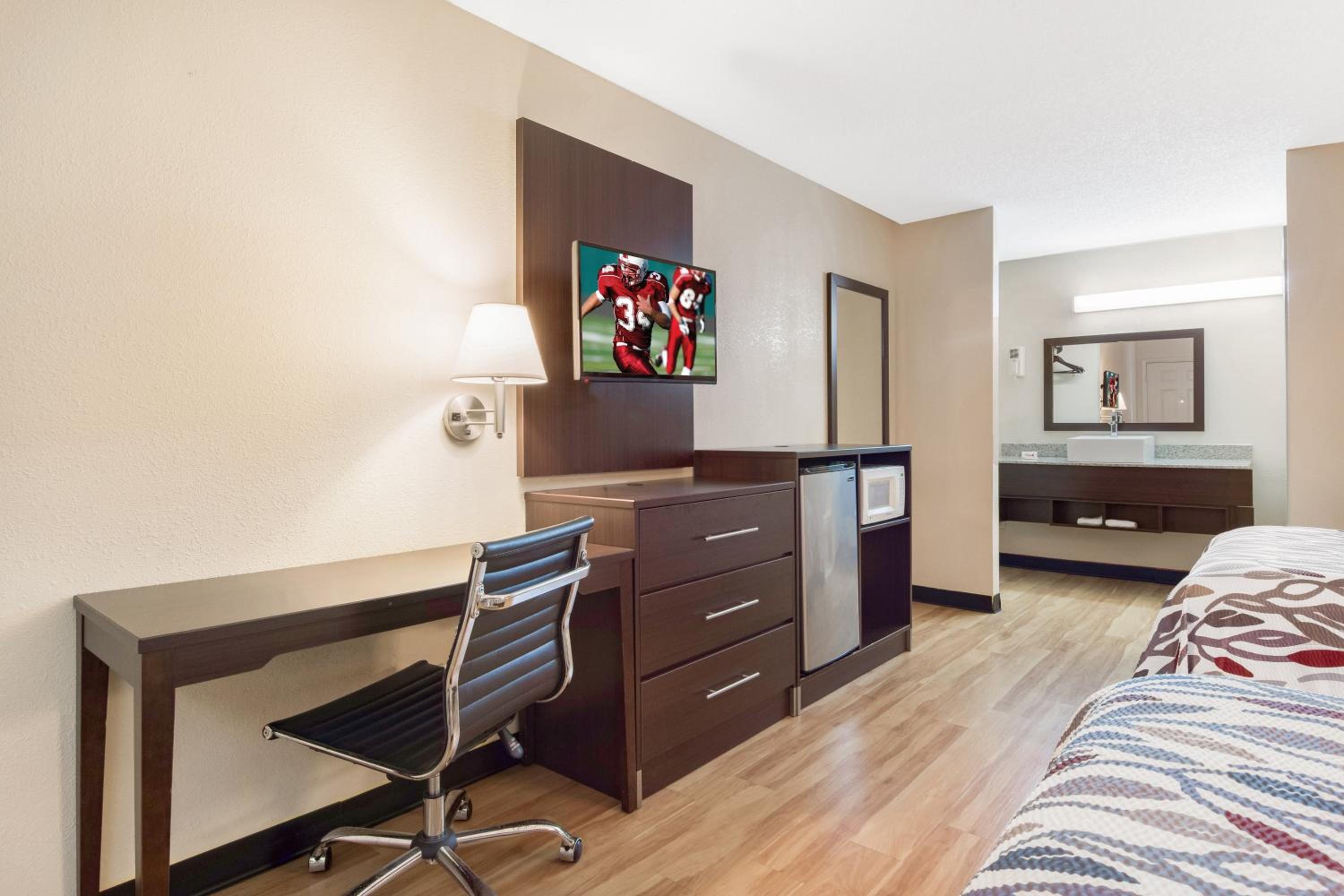 Deluxe Room with Two Double Beds Non-Smoking - Photo 5