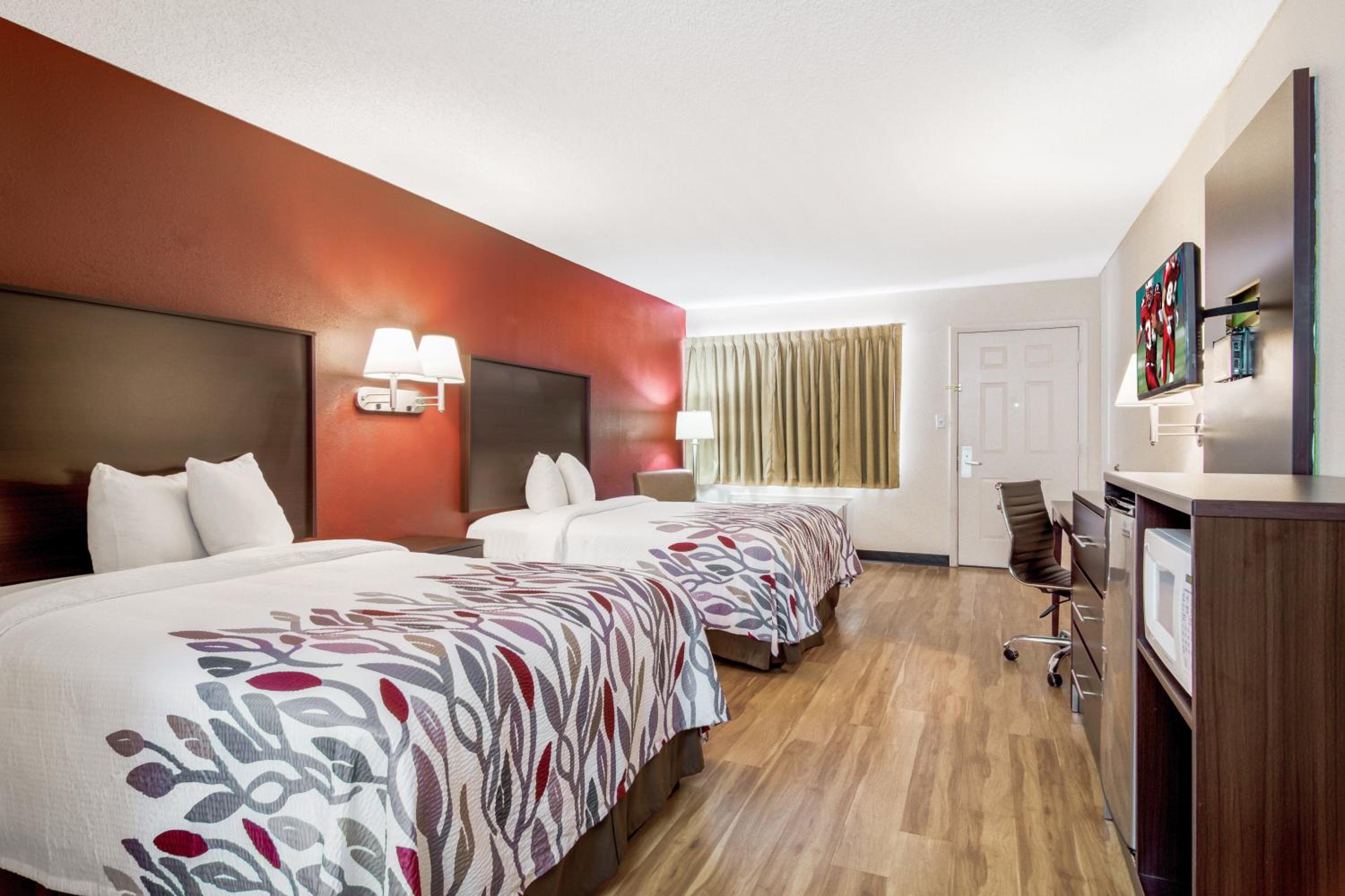 Deluxe Room with Two Double Beds Non-Smoking - Photo 3