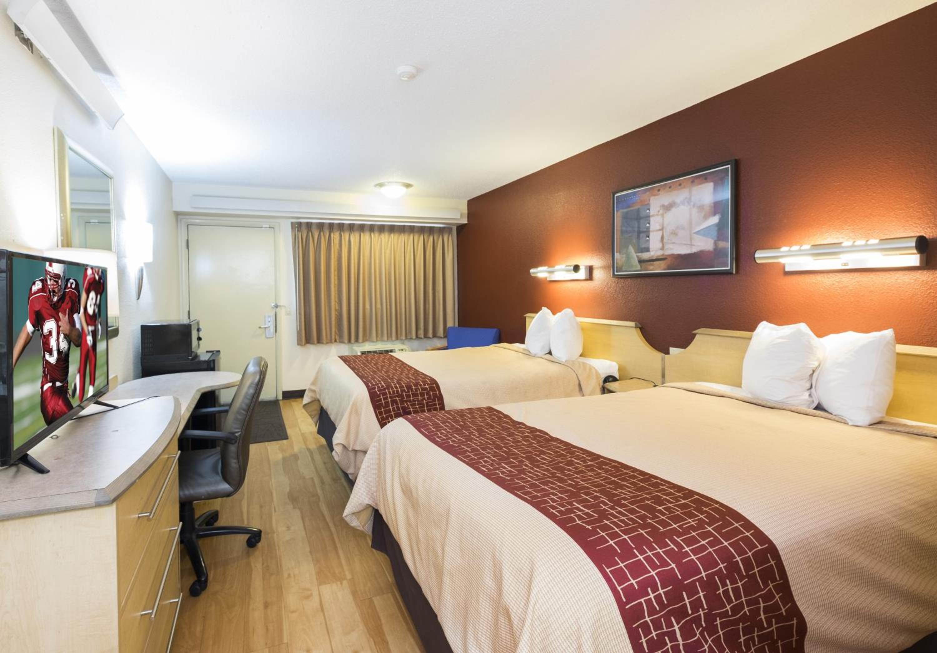 Deluxe Room with Two Double Beds Non-Smoking - Photo 2