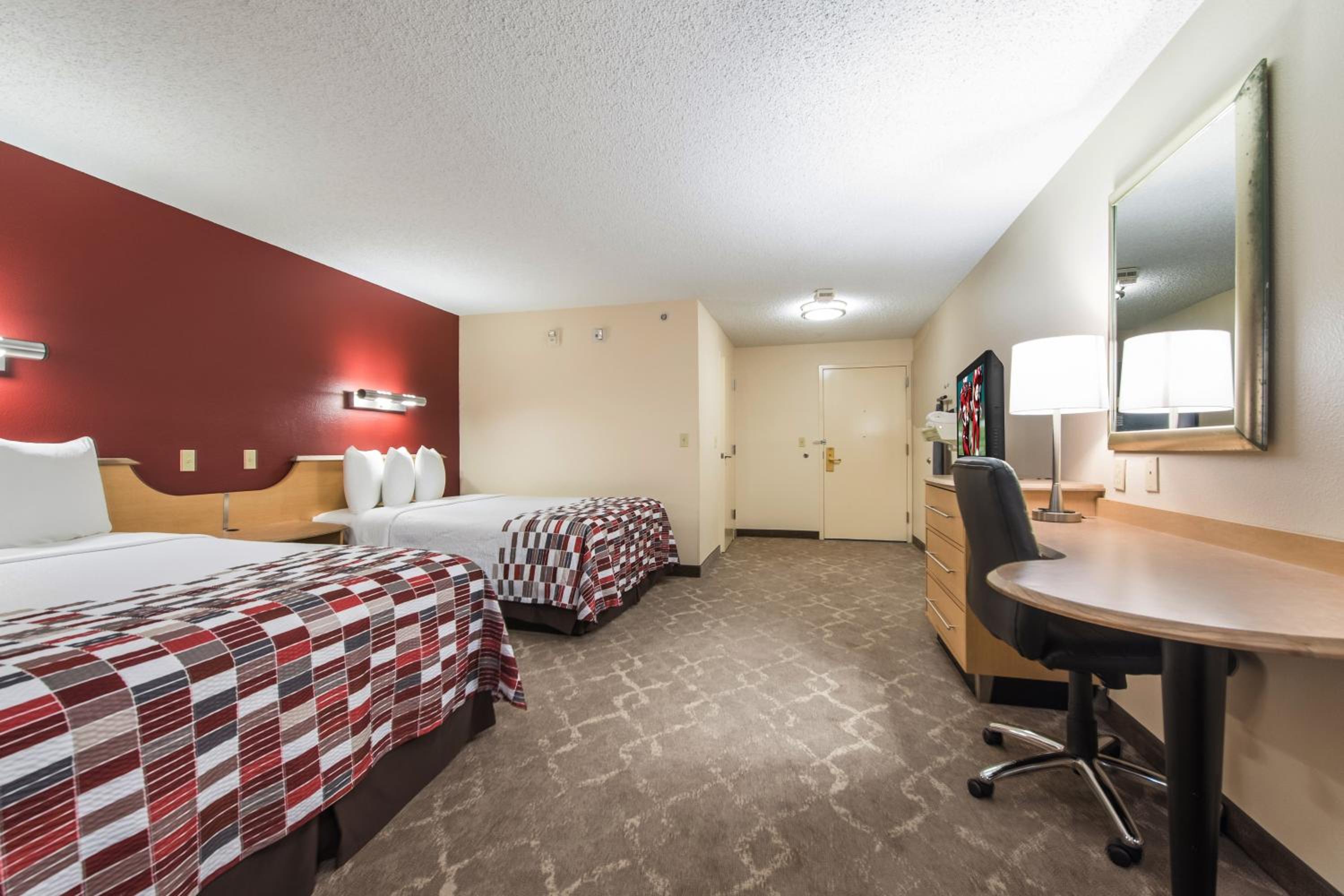 Standard Room with Two Queen Beds Smoke Free - Photo 3