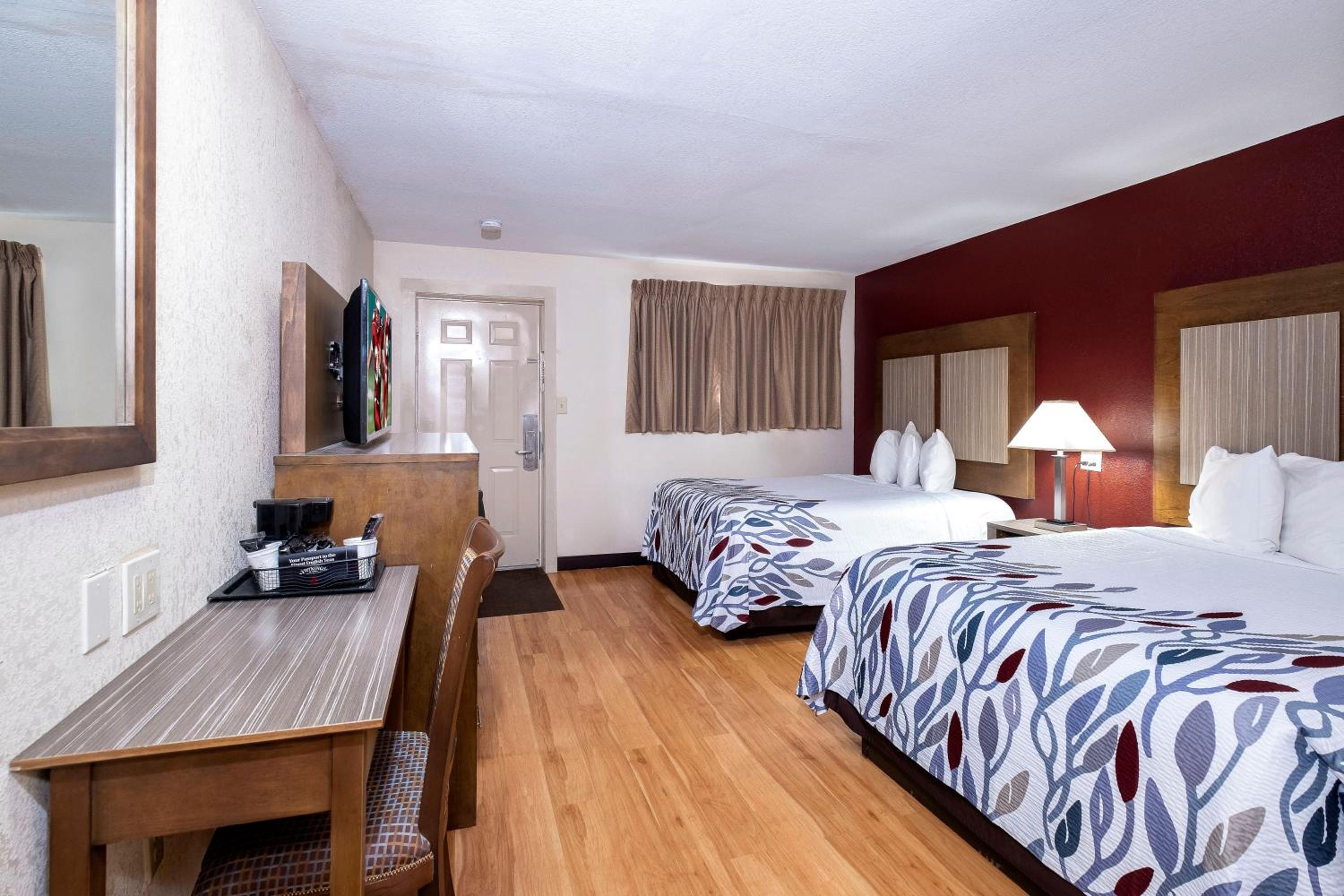 Deluxe Room with Two Double Beds Smoke Free - Photo 11