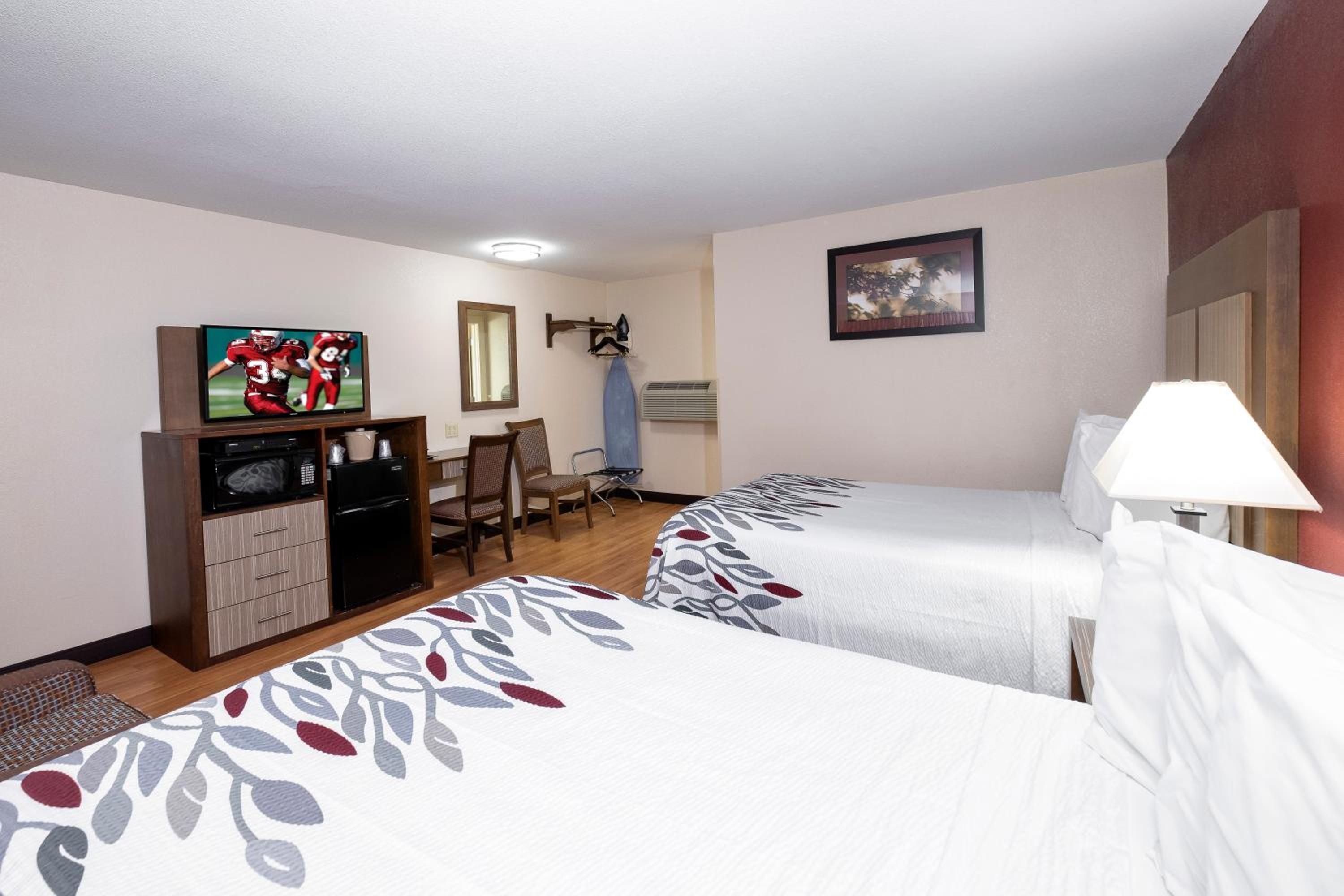 Deluxe Room with Two Double Beds Smoke Free - Photo 10