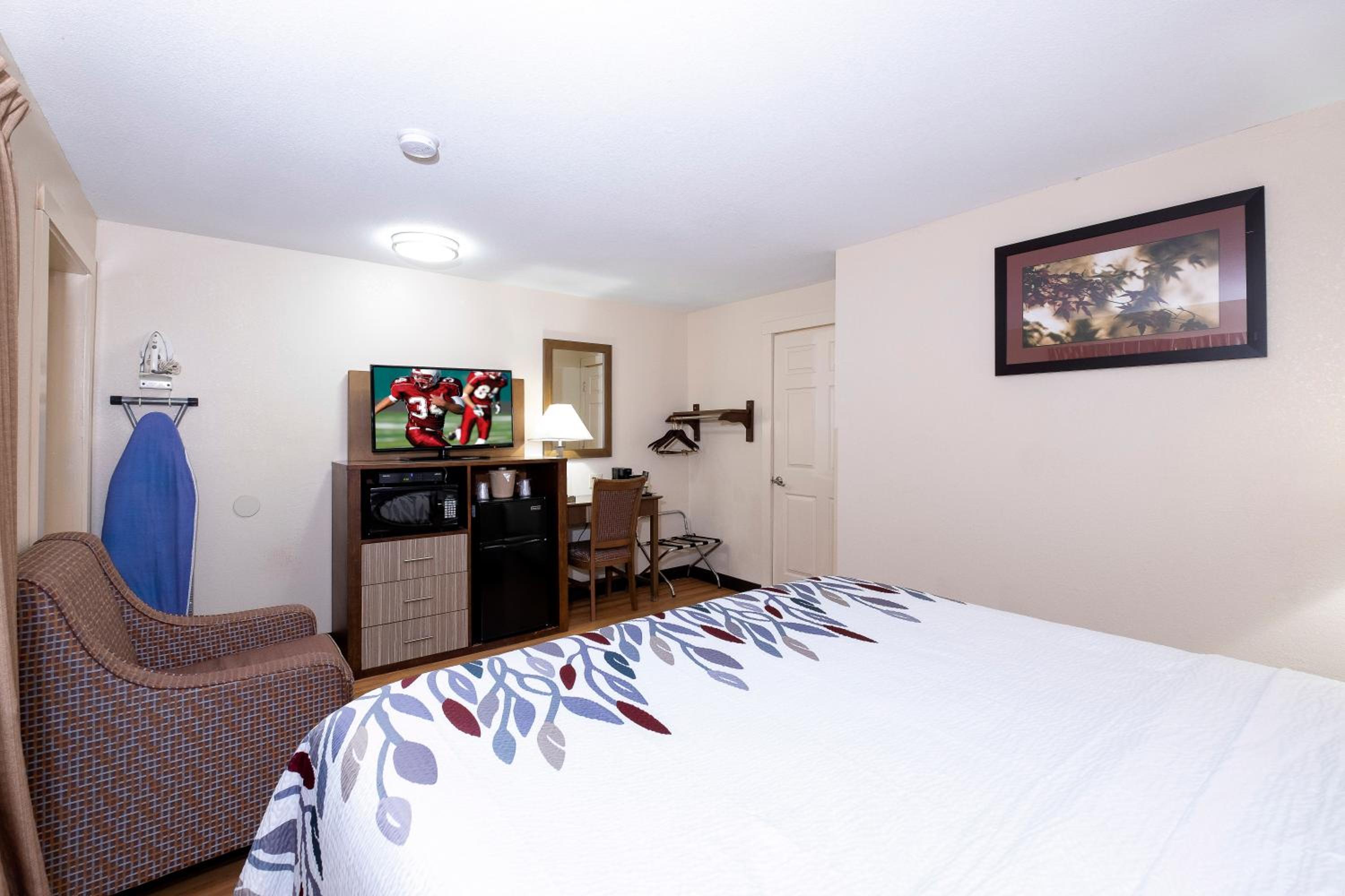 Superior King Room Larger Room Smoke Free - Photo 2