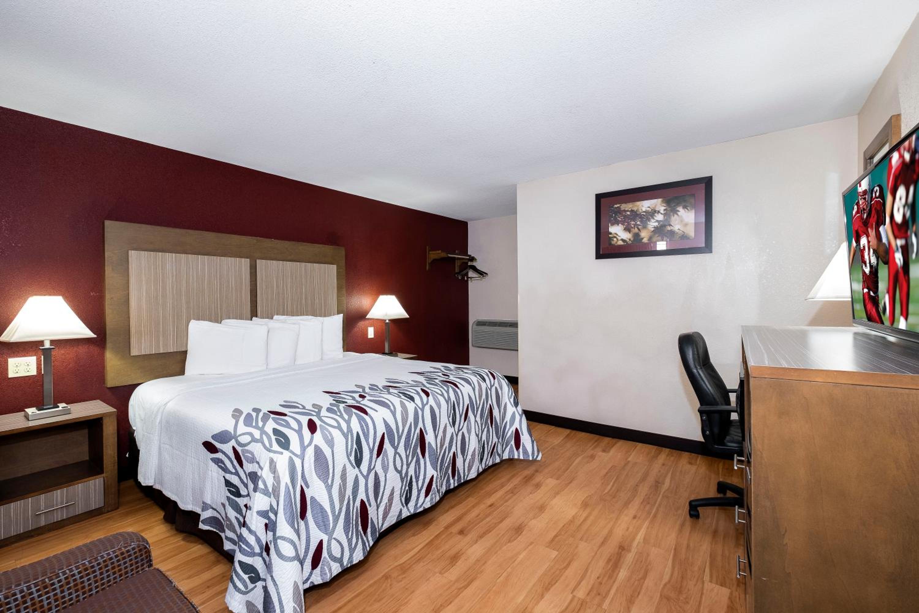 Superior King Room Larger Room Smoke Free - Photo 19