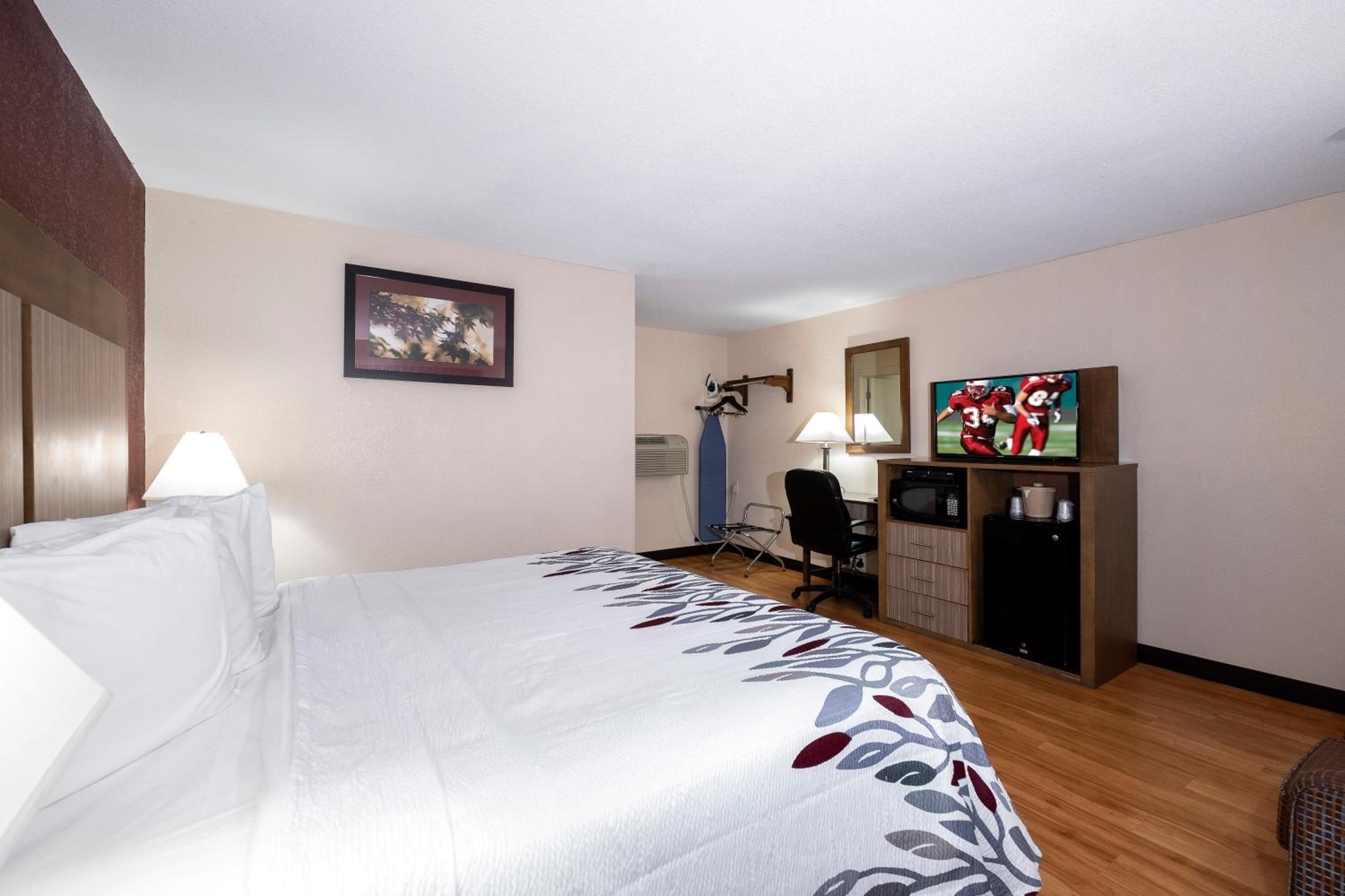 Superior King Room Larger Room Smoke Free - Photo 17