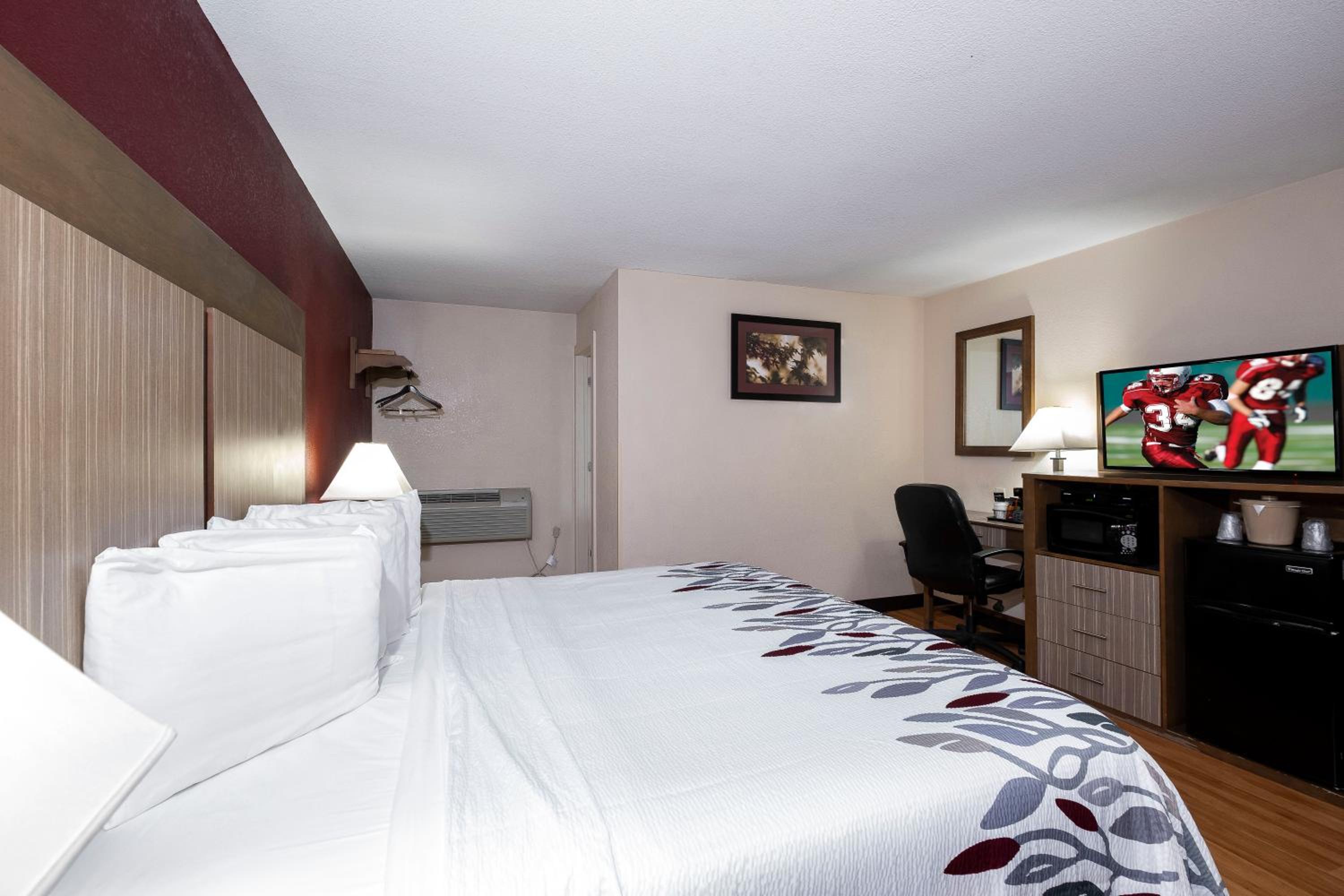 Superior King Room Larger Room Smoke Free - Photo 15