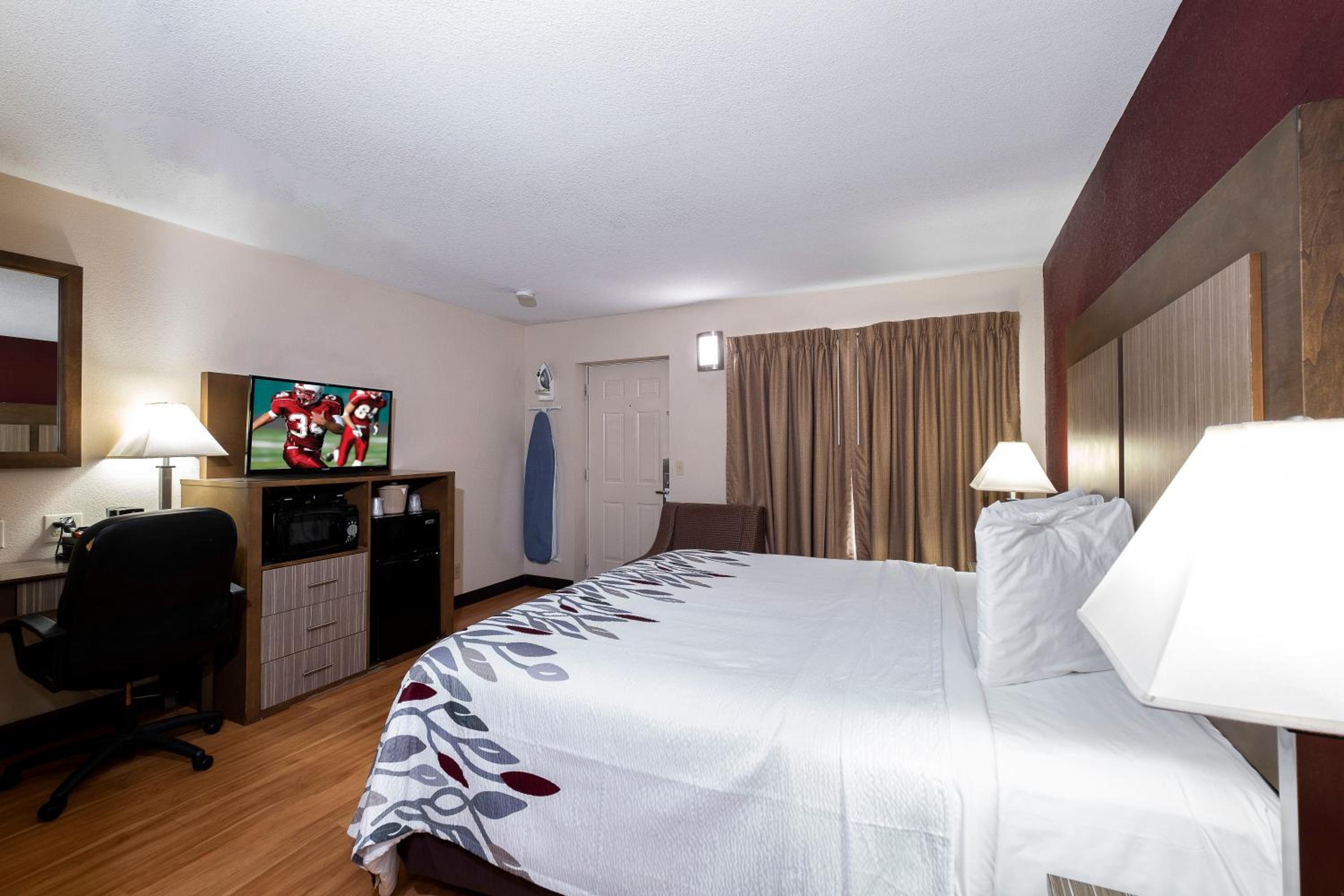 Superior King Room Larger Room Smoke Free - Photo 16