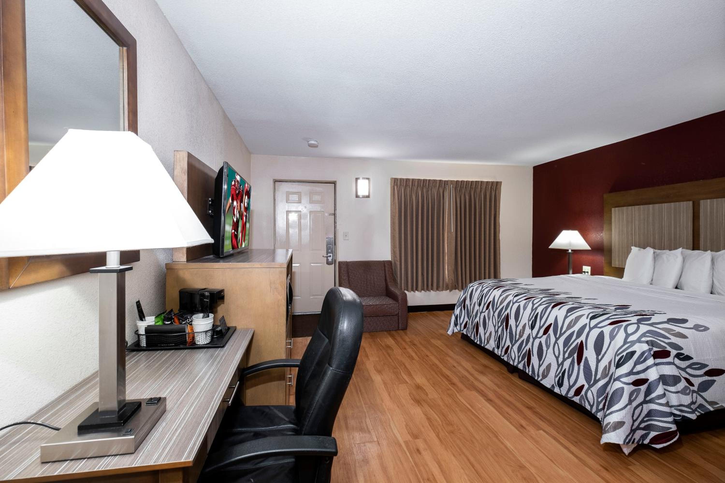 Superior King Room Larger Room Smoke Free - Photo 13