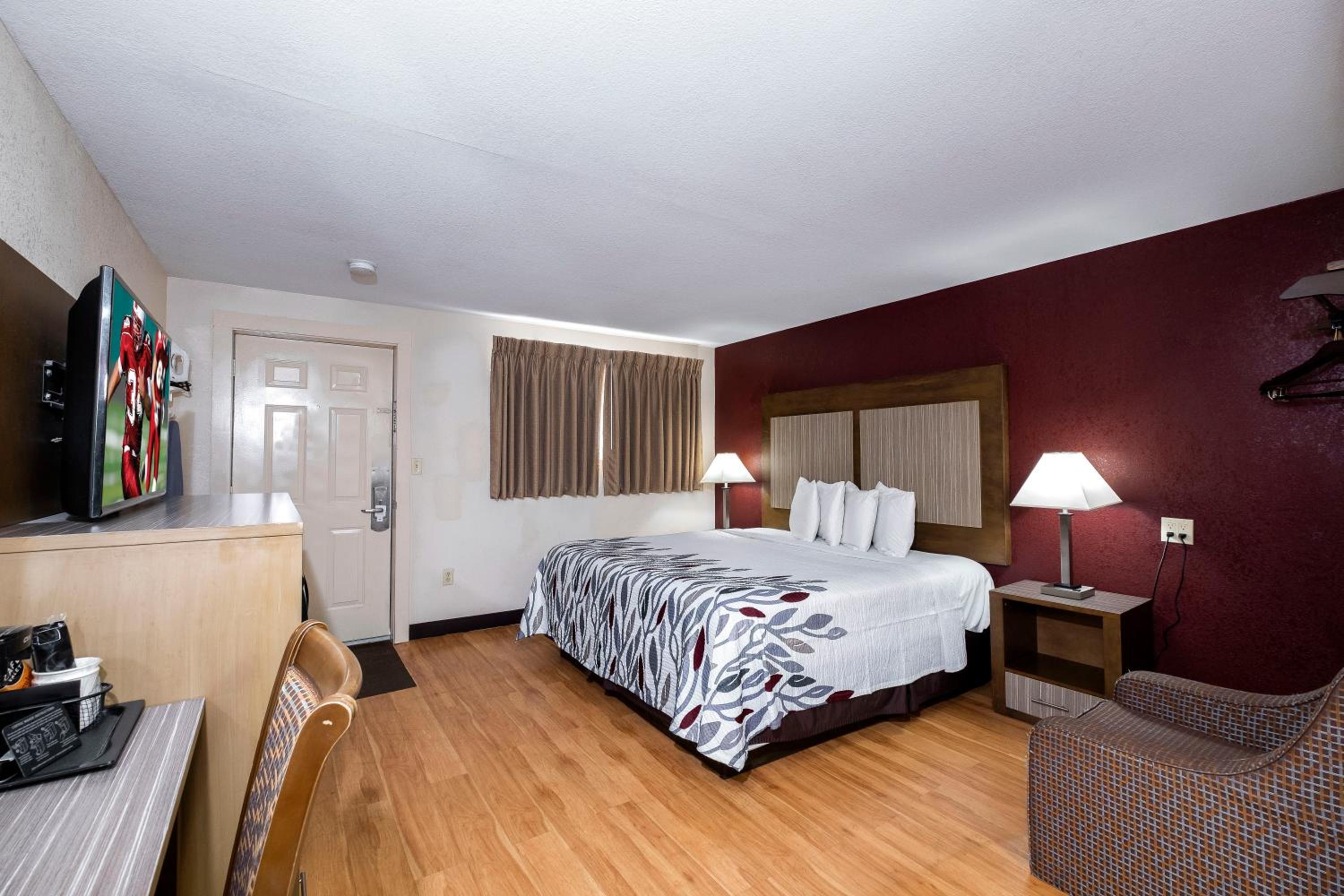 Superior King Room Larger Room Smoke Free - Photo 4