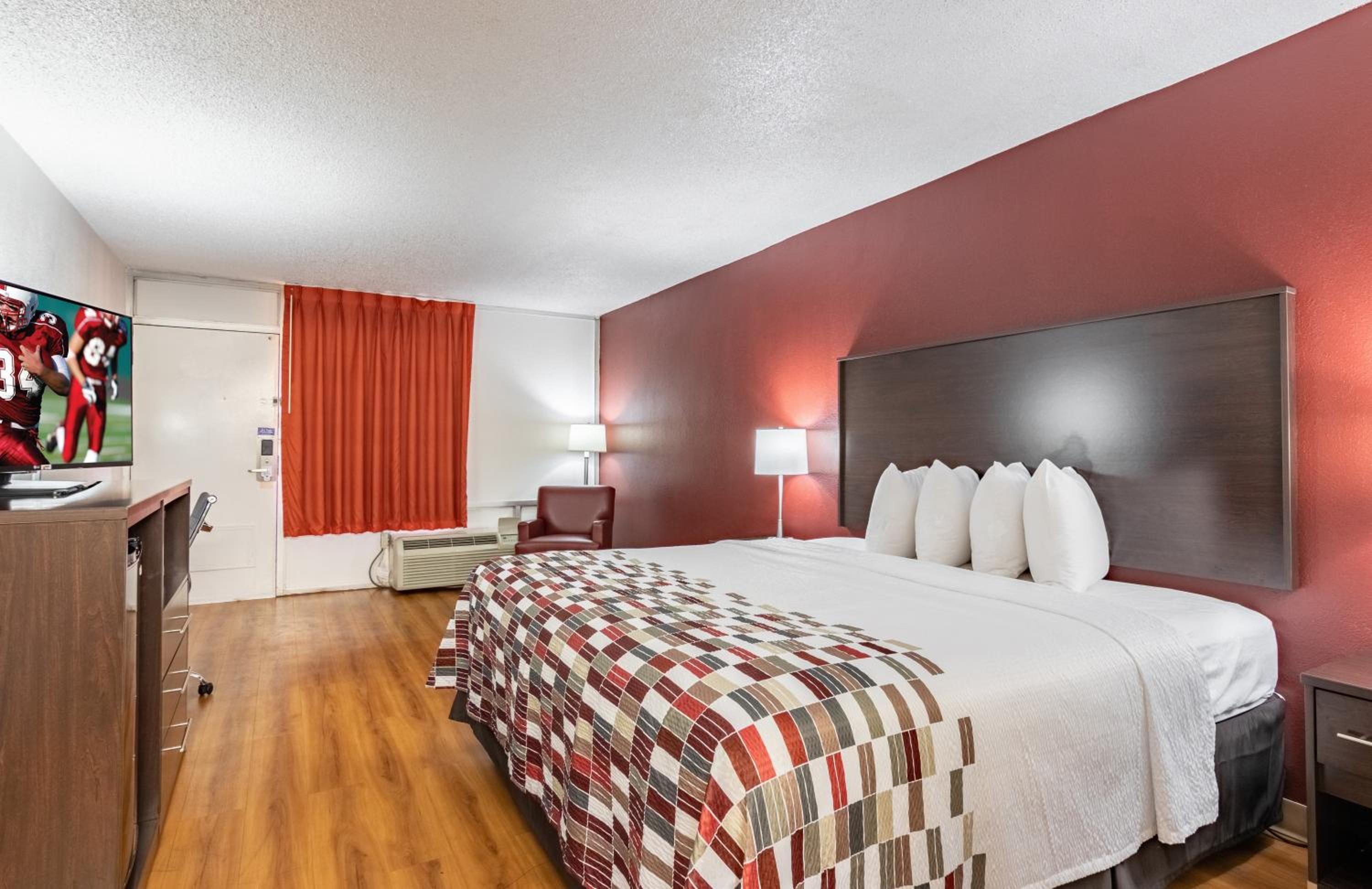 Superior King Room Disability Access Non-Smoking - Photo 1