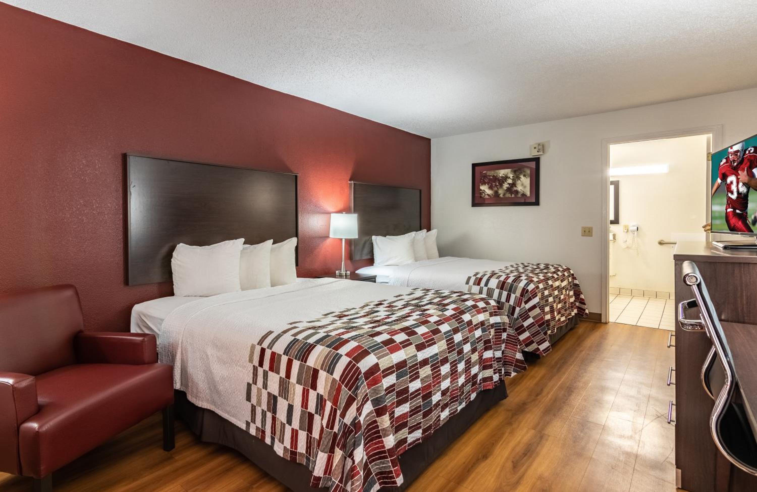 Deluxe Room with Two Queen Beds Disability Access Non-Smoking - Photo 3