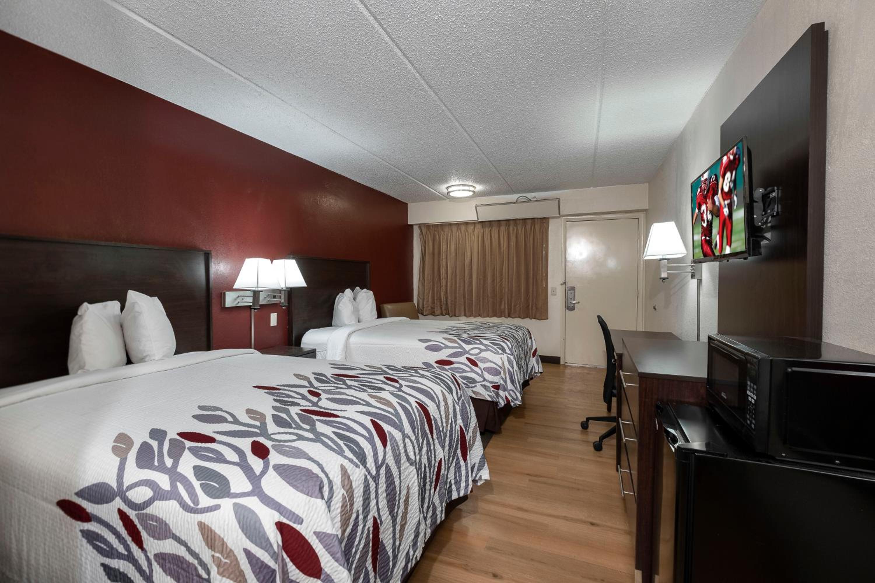 Deluxe Room with Two Double Beds Non-Smoking - Photo 2