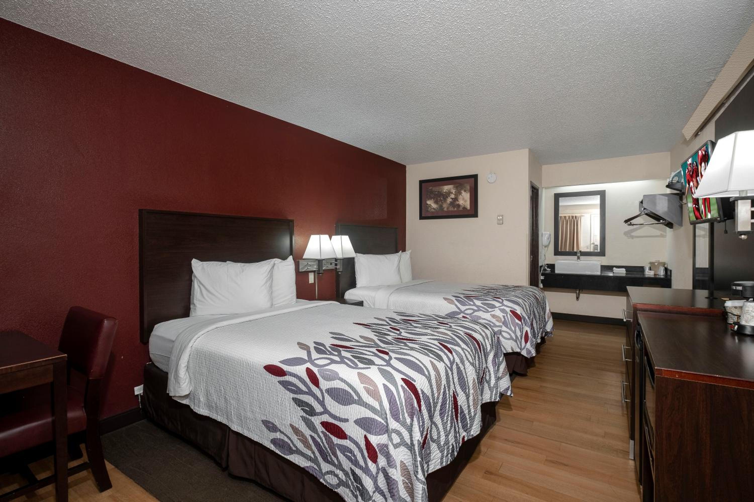 Deluxe Room with Two Double Beds Non-Smoking - Photo 7