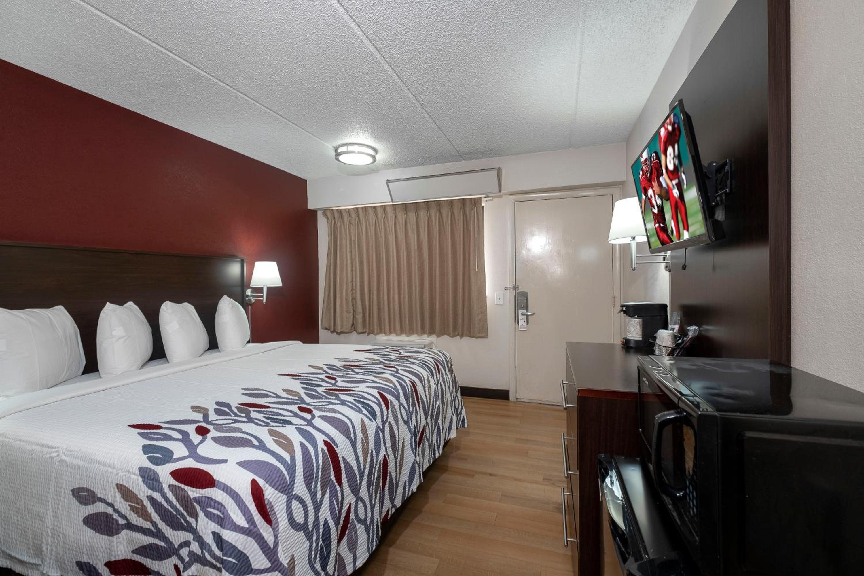 Deluxe King Room Non-Smoking - Photo 5