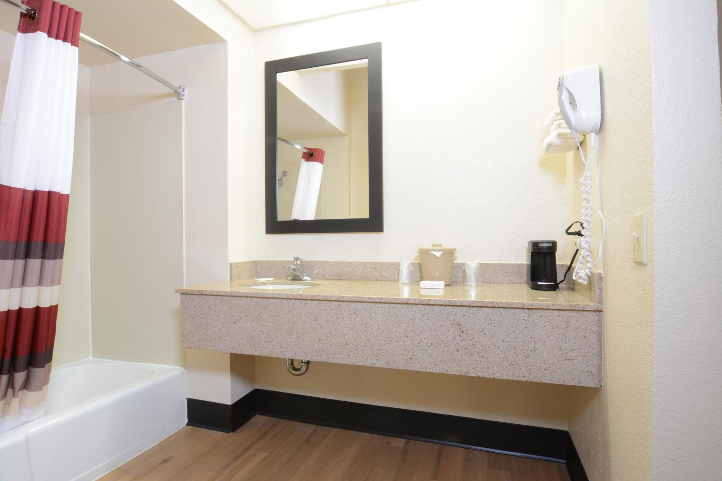 Deluxe Room with Two Double Beds Smoke Free - Photo 2
