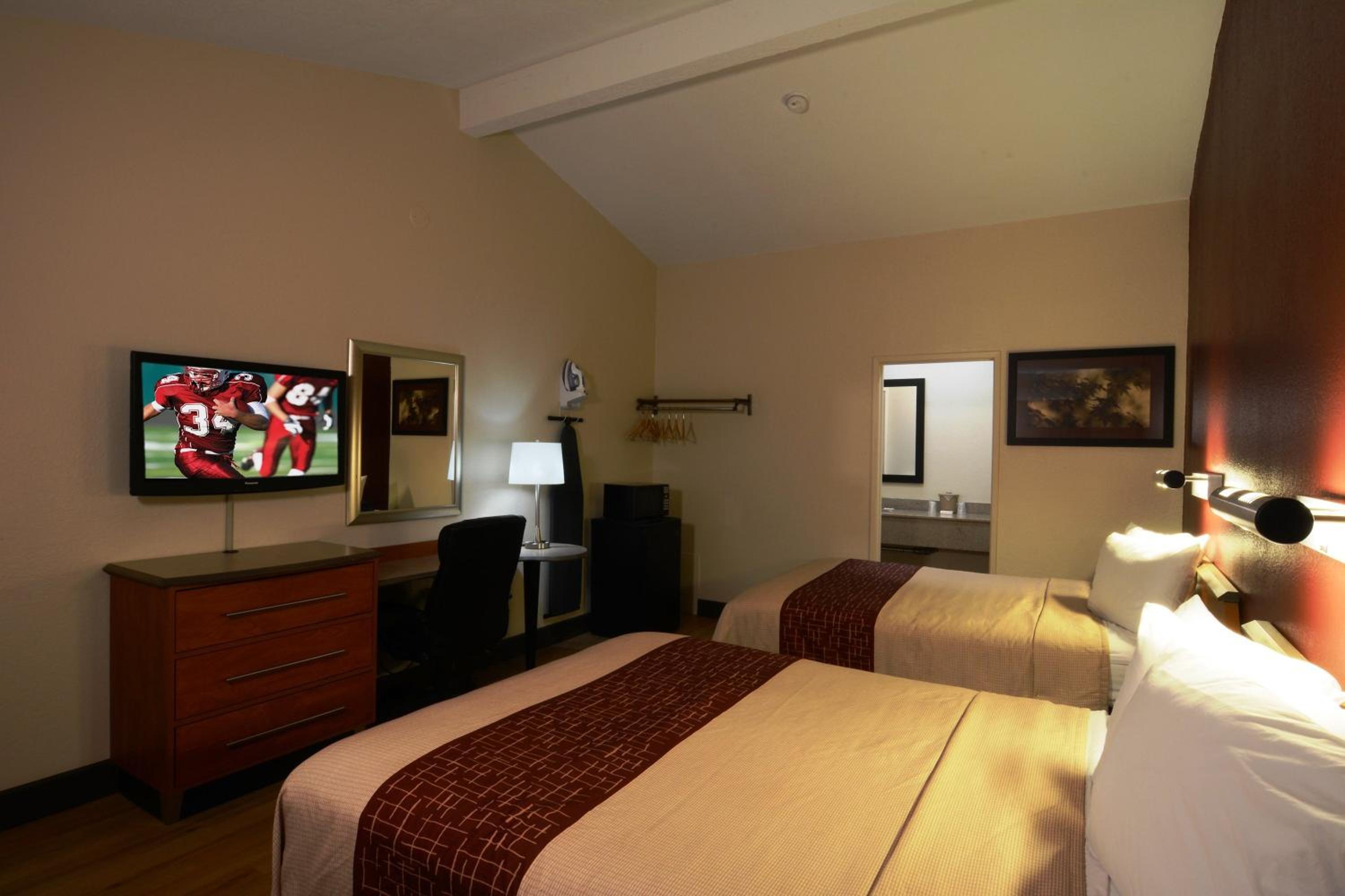 Deluxe Room with Two Double Beds Smoke Free - Photo 3