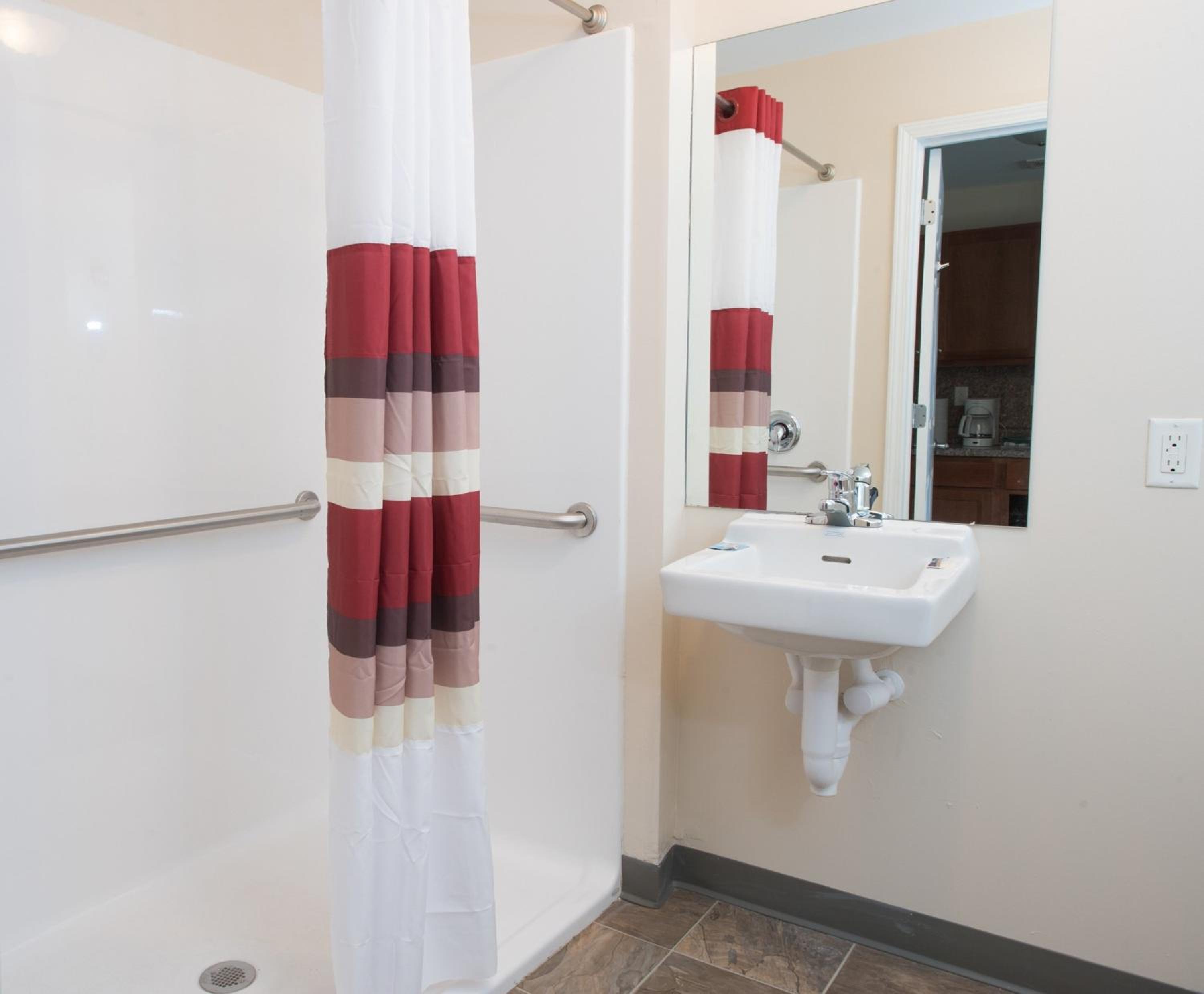 Suite King with Kitchen Disability Access Roll-In Shower Non-Smoking photo 2