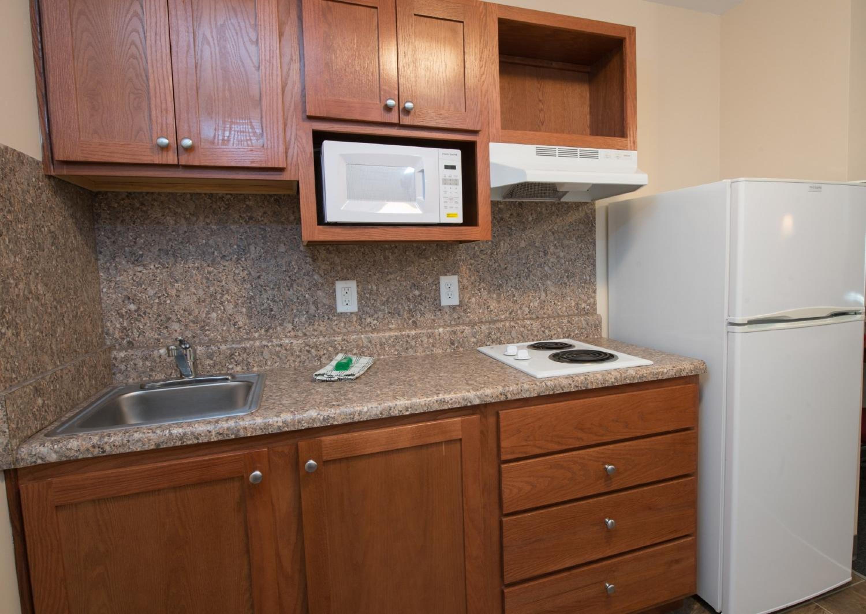  Suite with Two Double Beds with Kitchenette Disability Access Roll-In Shower Non-Smoking photo 2