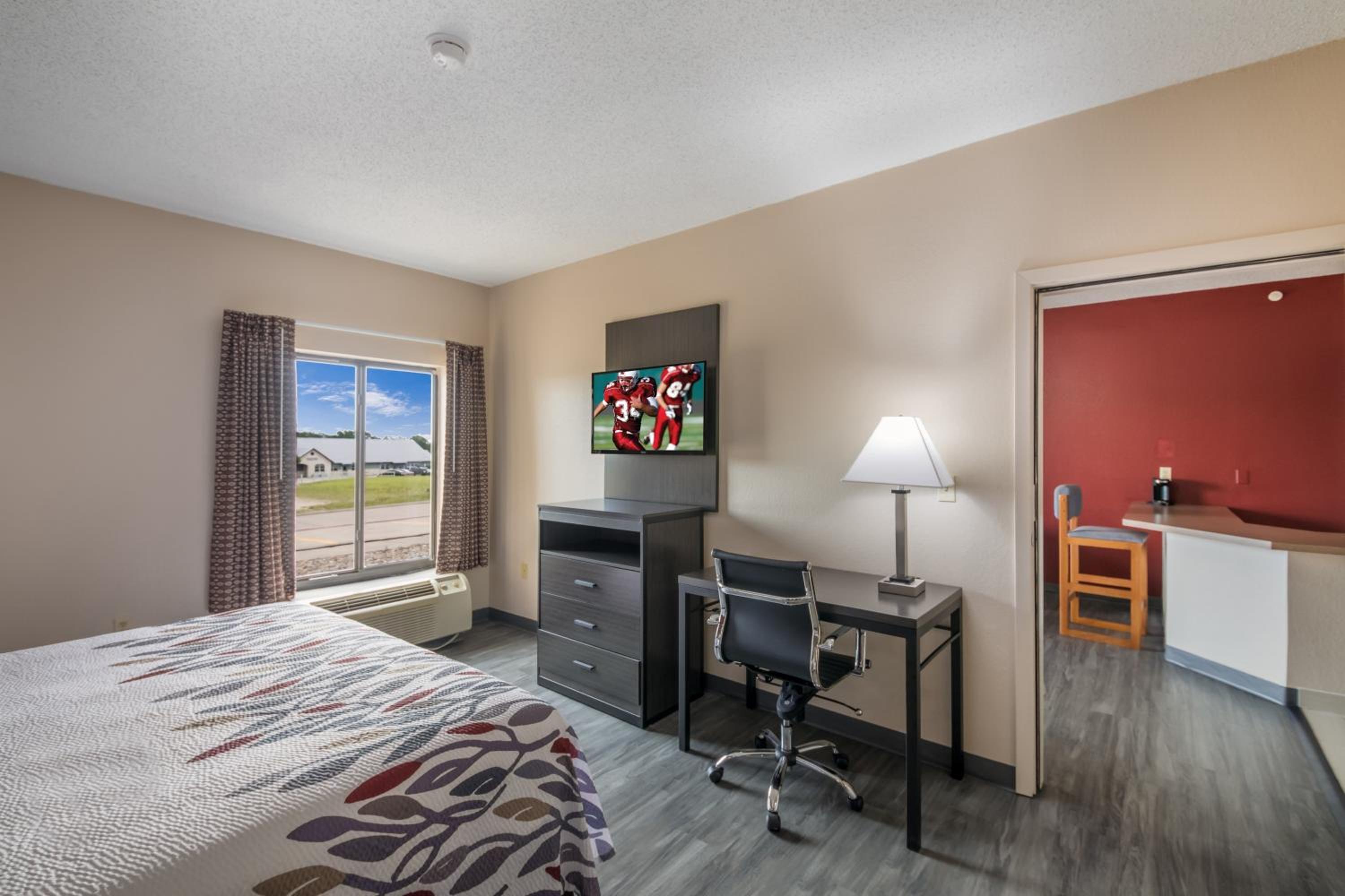 Suite King Room - Non Smoking - Photo 2