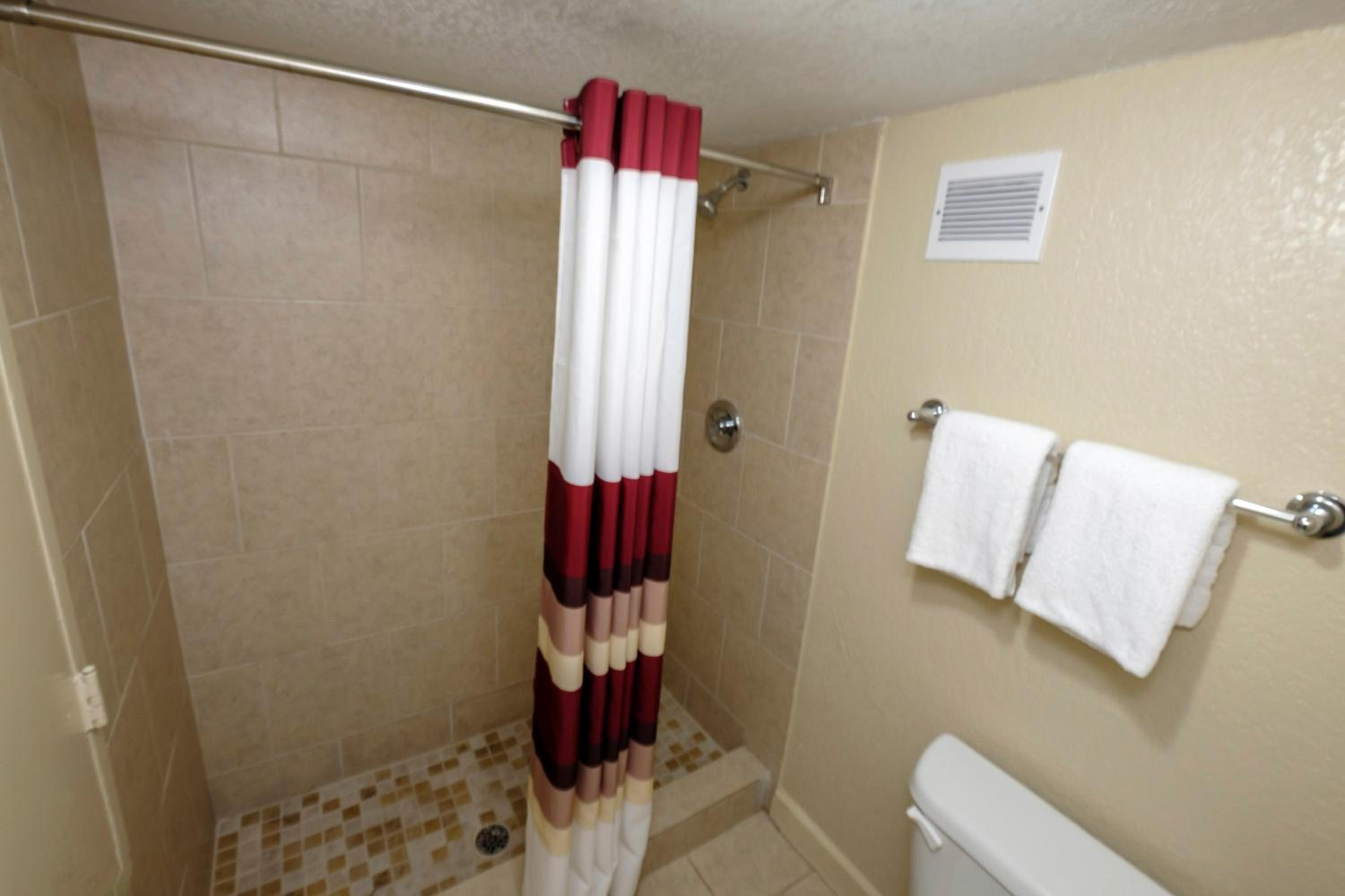 Superior King Room - Disability Access/Roll-In Shower Non-Smoking - Photo 12