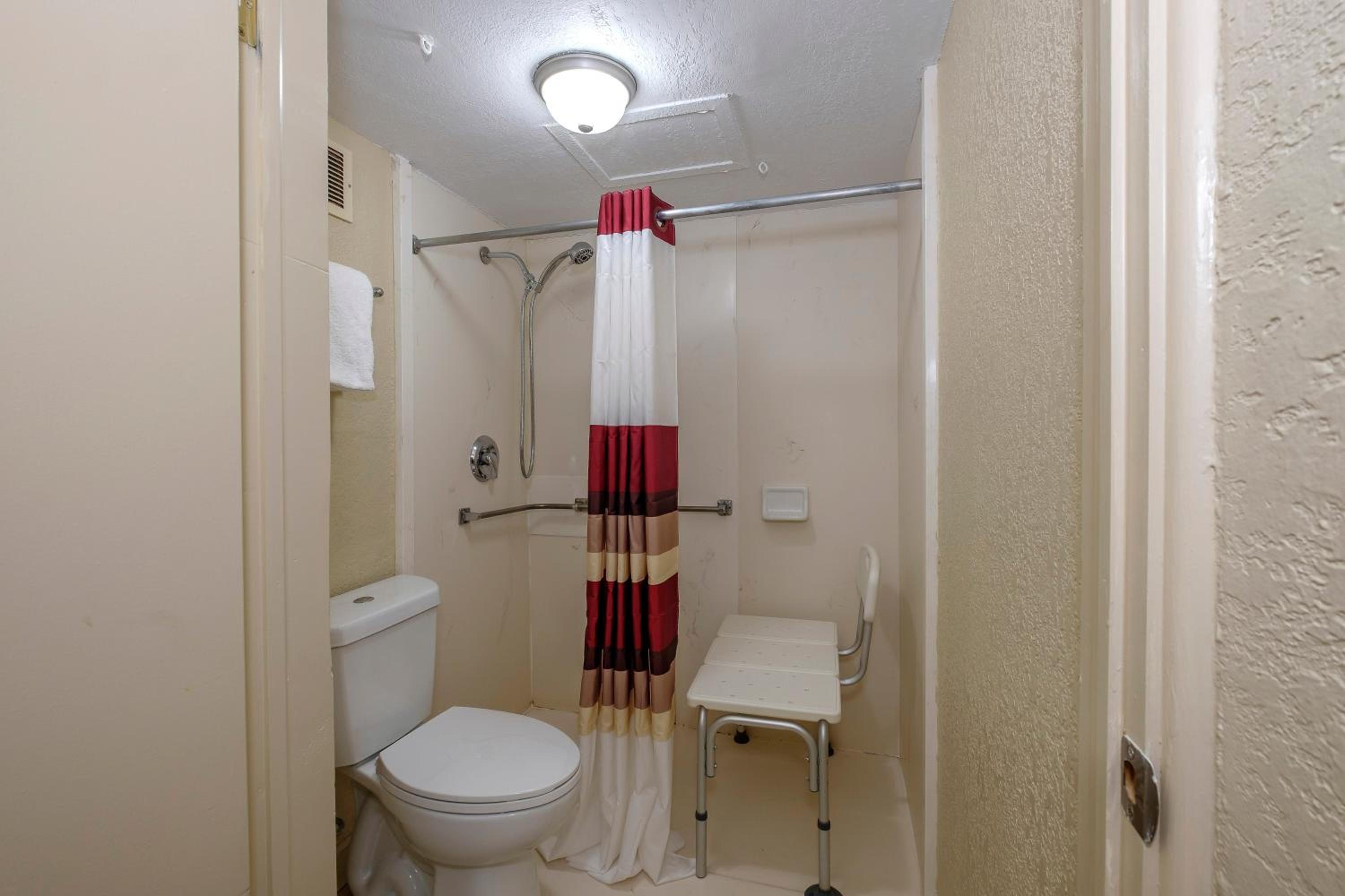 Superior King Room - Disability Access/Roll-In Shower Non-Smoking - Photo 13
