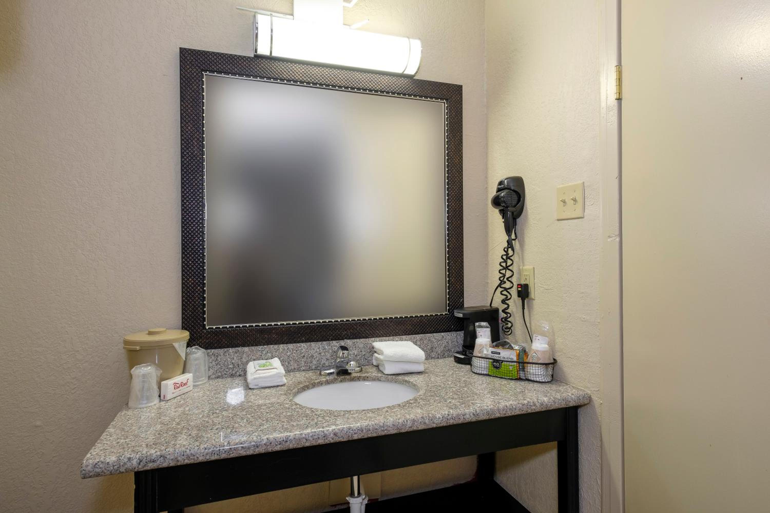 Deluxe Double Room with Two Double Beds - Non-Smoking - Photo 3