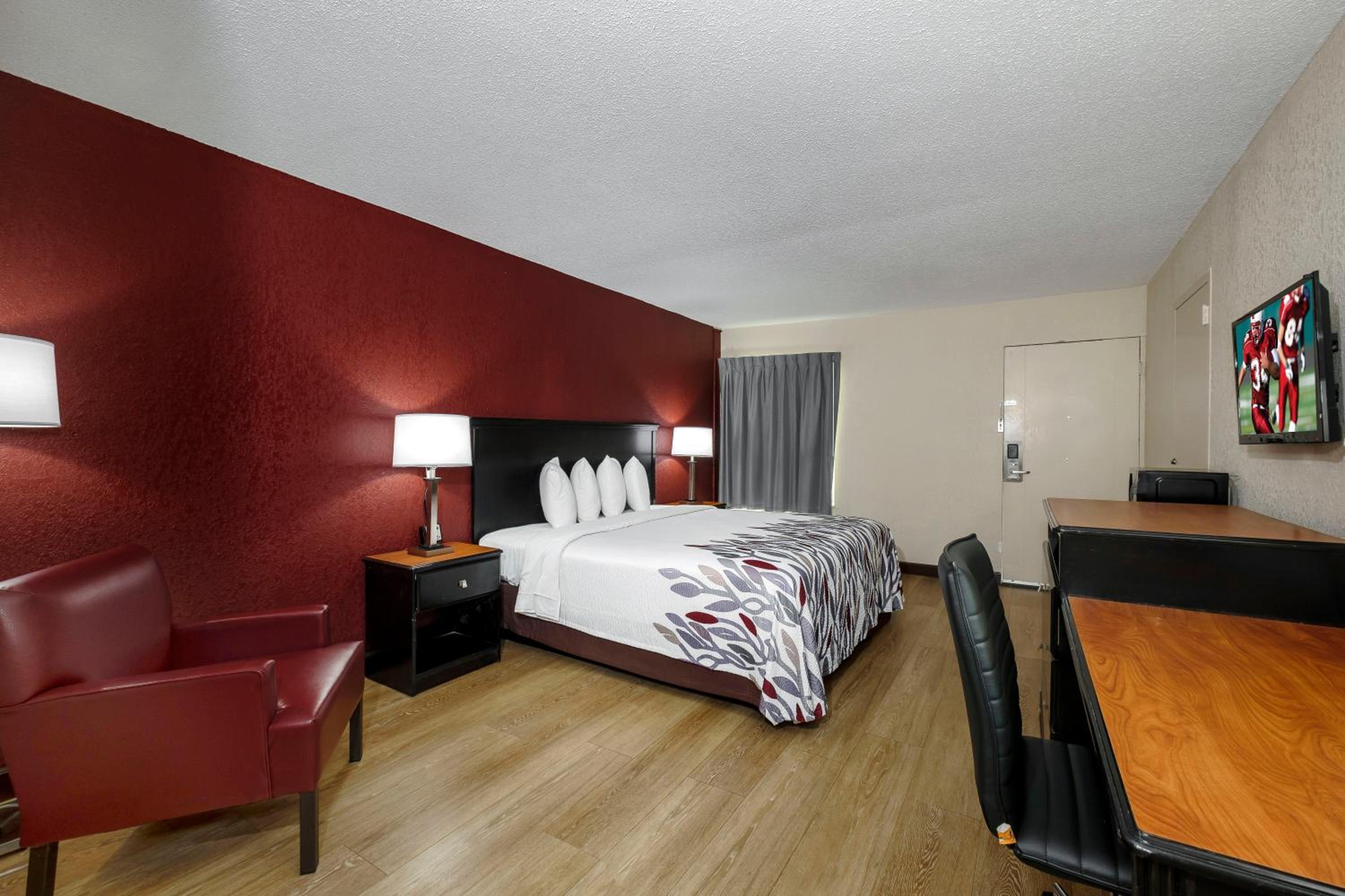 Superior King Room - Non-Smoking - Photo 12