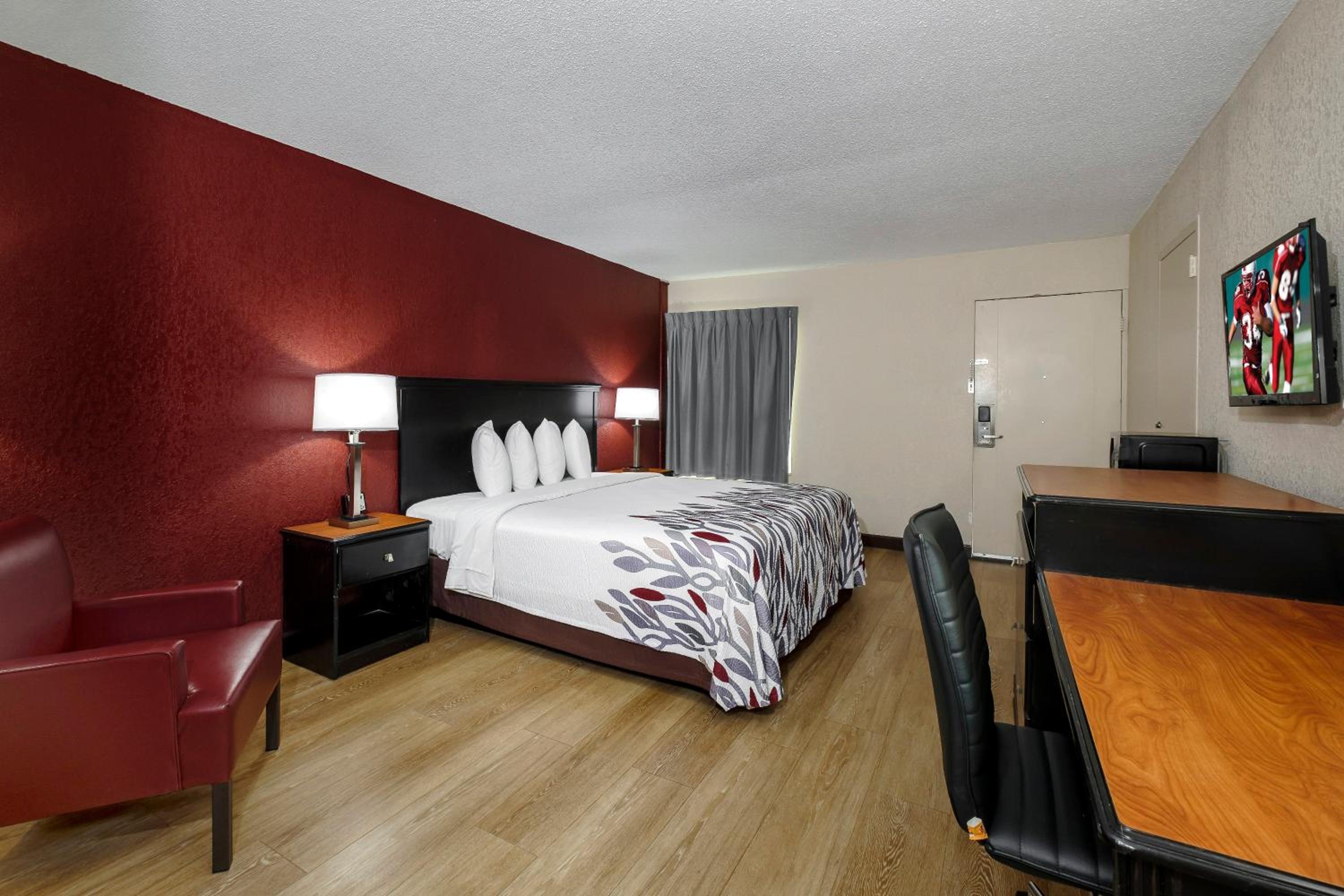 Superior King Room - Non-Smoking - Photo 11