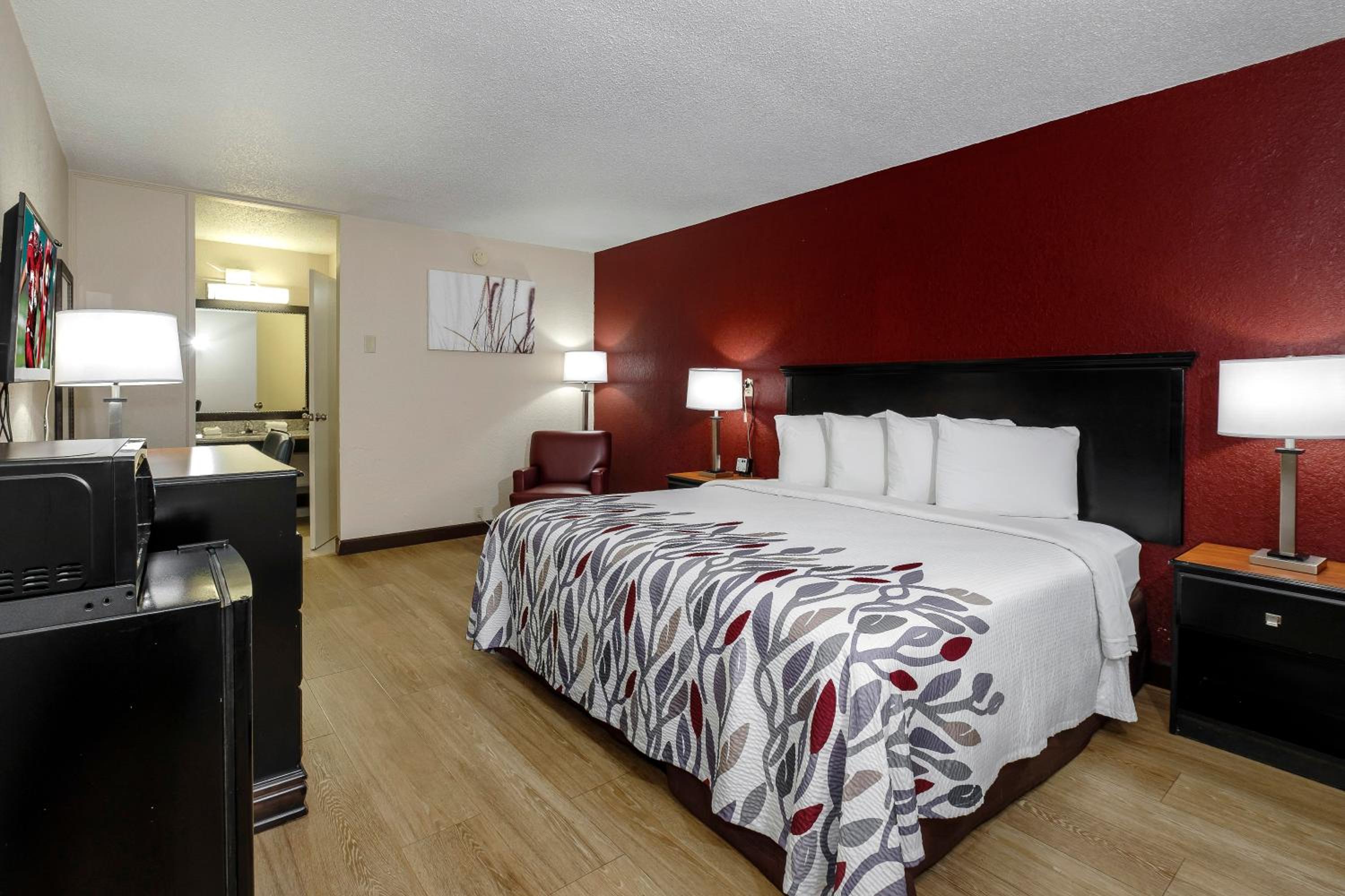 Superior King Room - Non-Smoking - Photo 3