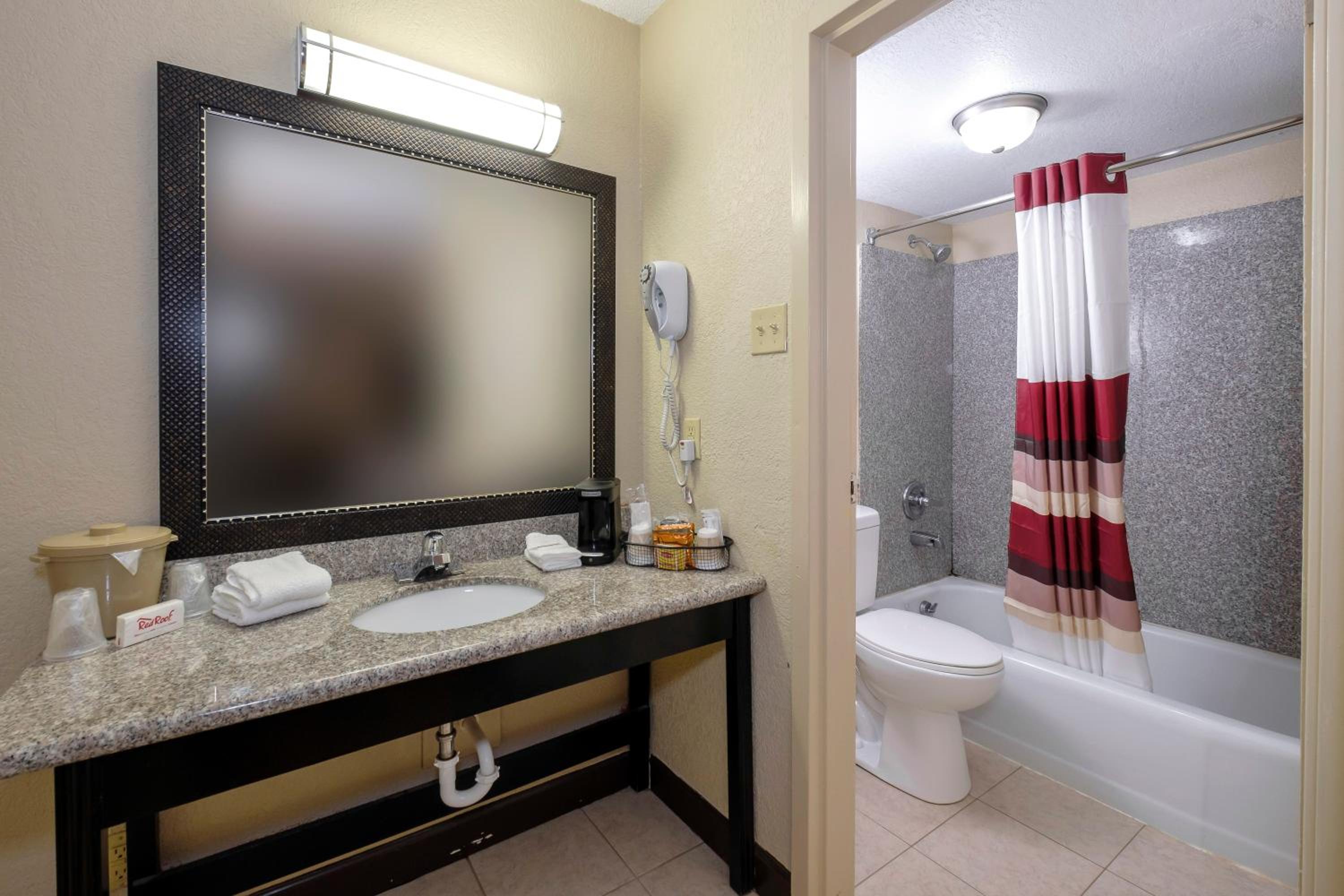 Deluxe Double Room with Two Double Beds - Non-Smoking - Photo 6