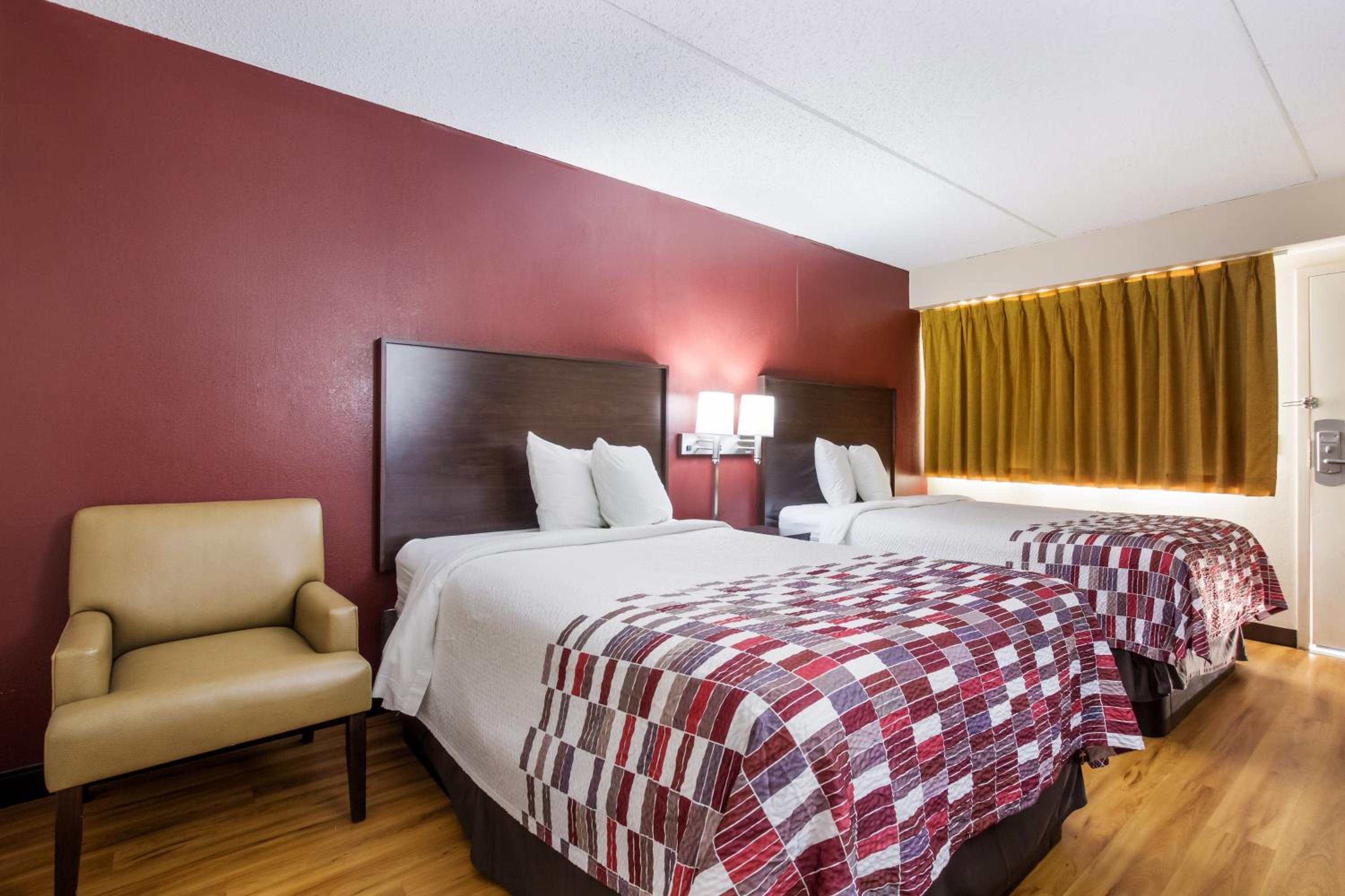 Deluxe Room with Two Double Beds Disability Access Non-Smoking - Photo 3