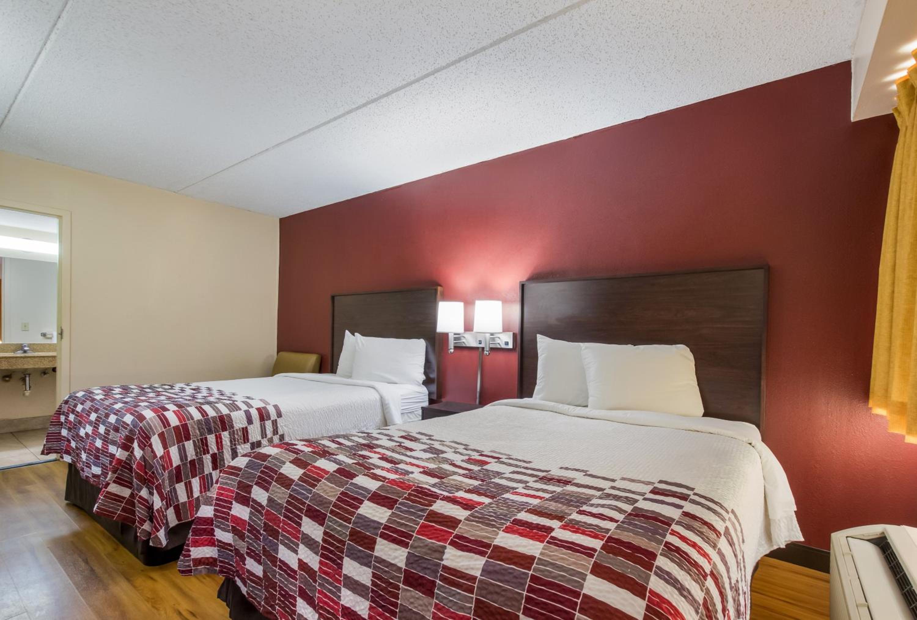 Deluxe Room with Two Double Beds Disability Access Non-Smoking - Photo 5