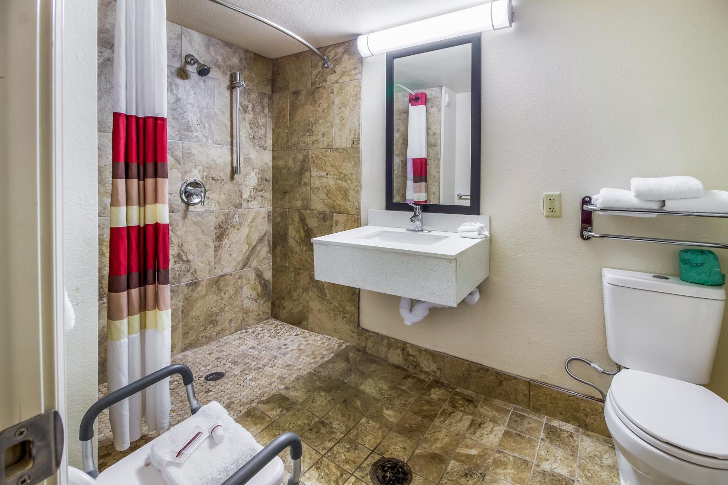 Deluxe Two Double Beds with Roll-In Shower - Non-Smoking/Disability Access - Photo 2