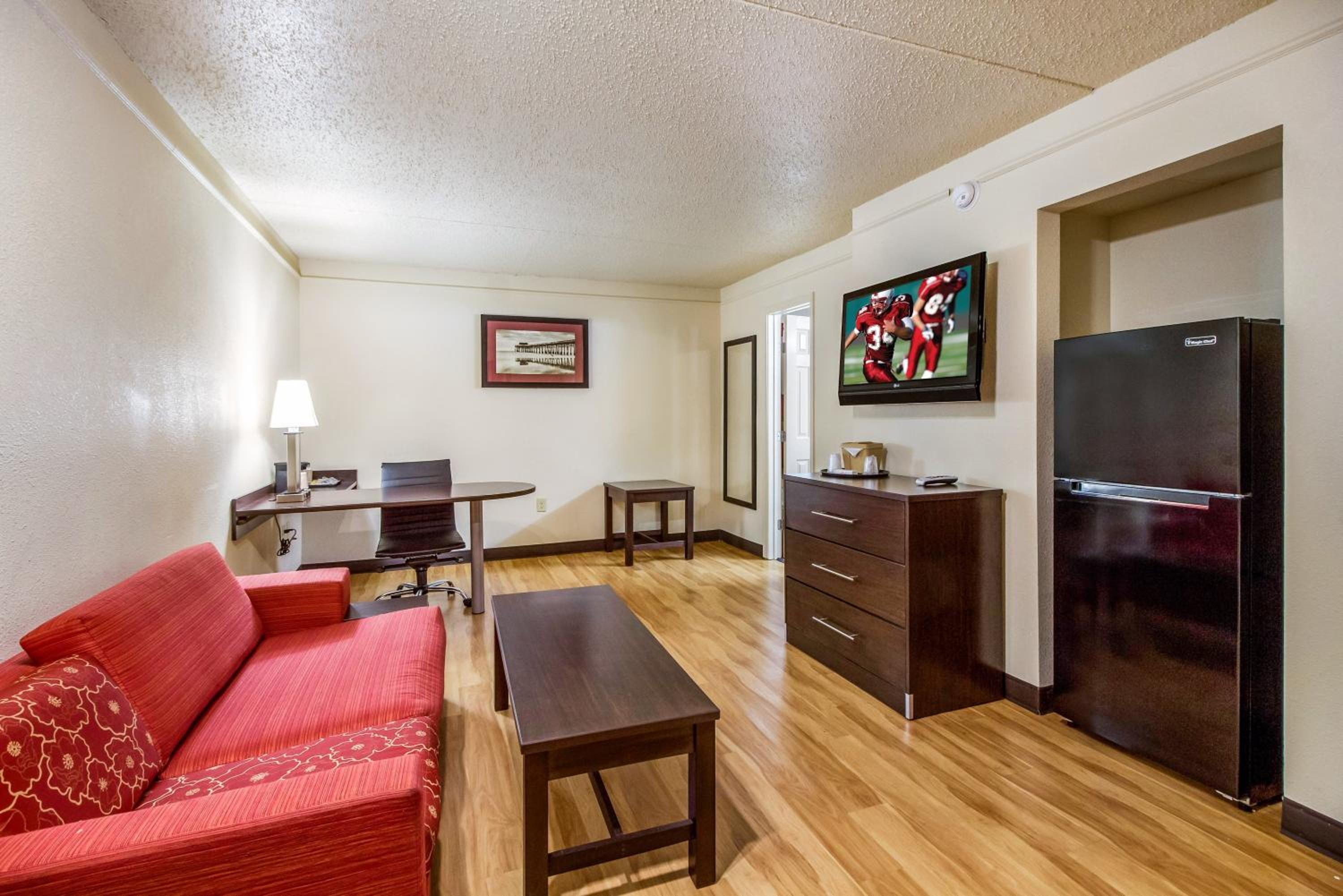 King Suite with Kitchenette - Non-smoking - Photo 5