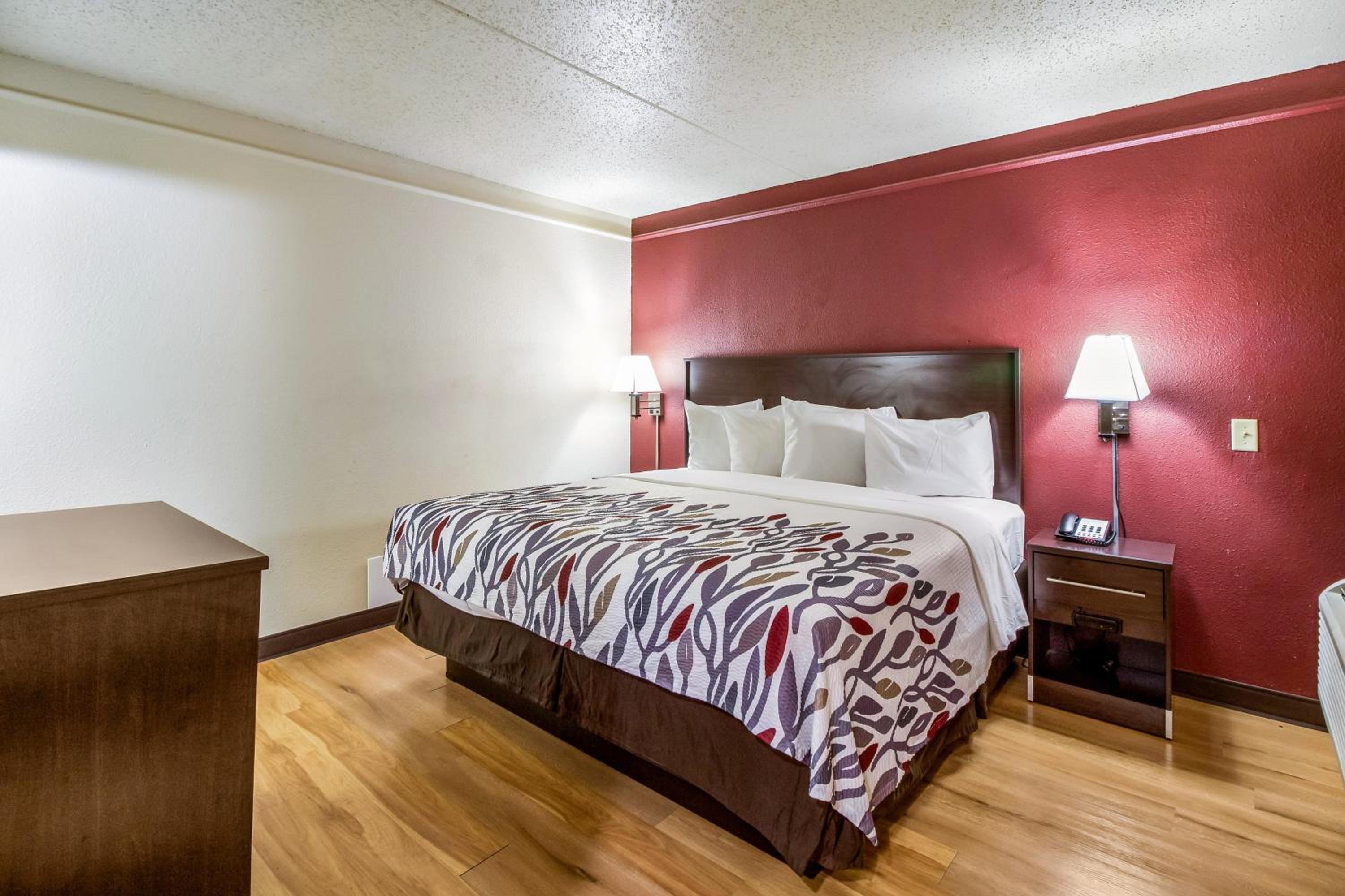 Superior King Room - Non-Smoking - Photo 4