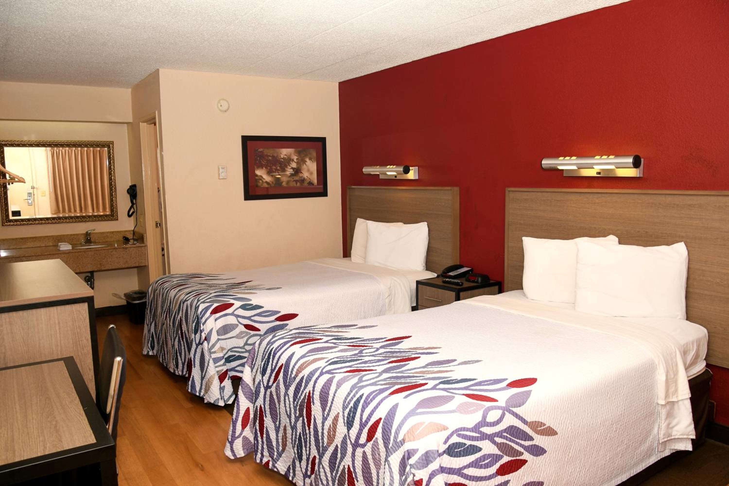 Deluxe Room with Two Double Beds Smoke Free - Photo 3