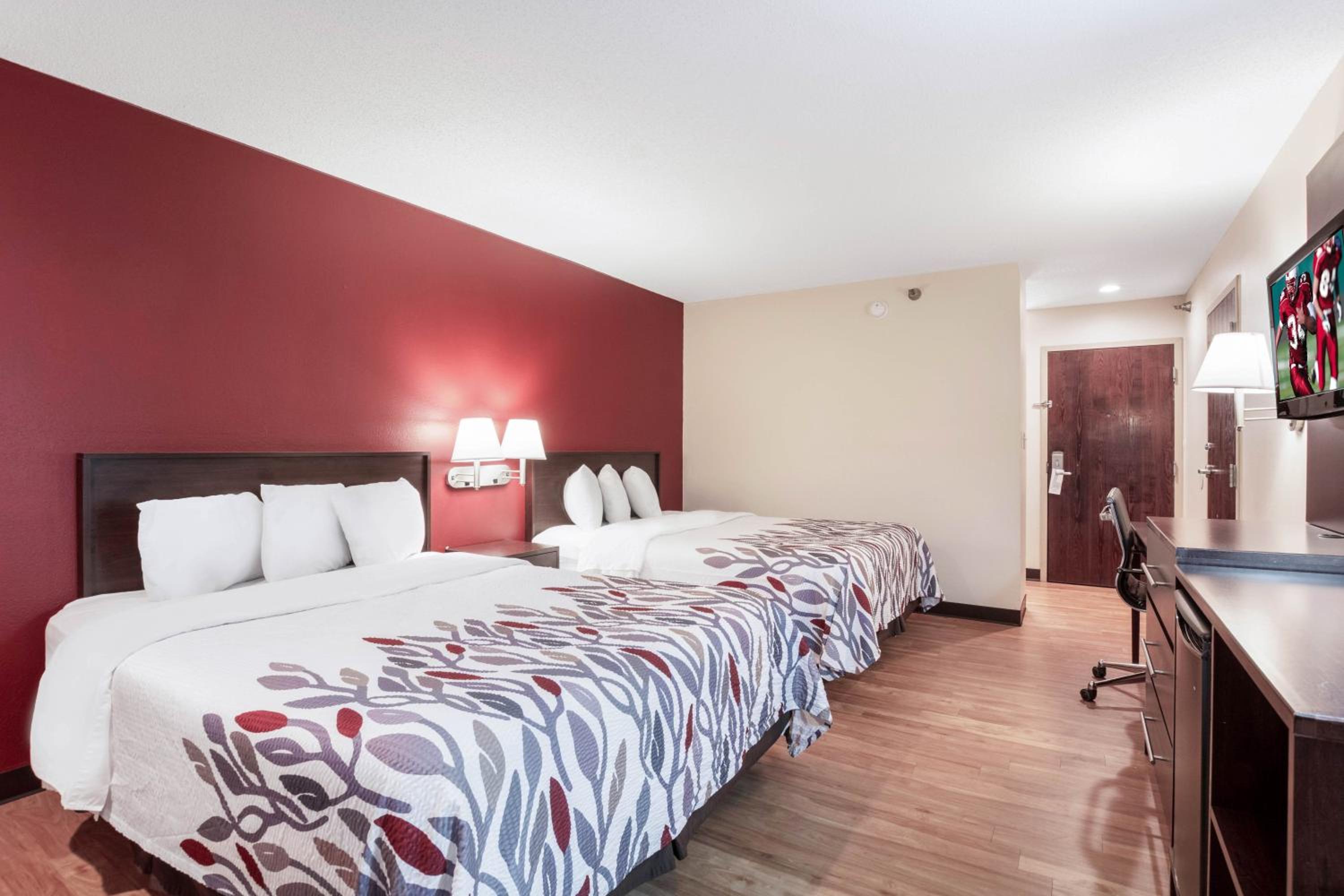 Deluxe Room with Two Queen Beds Non-Smoking - Photo 3