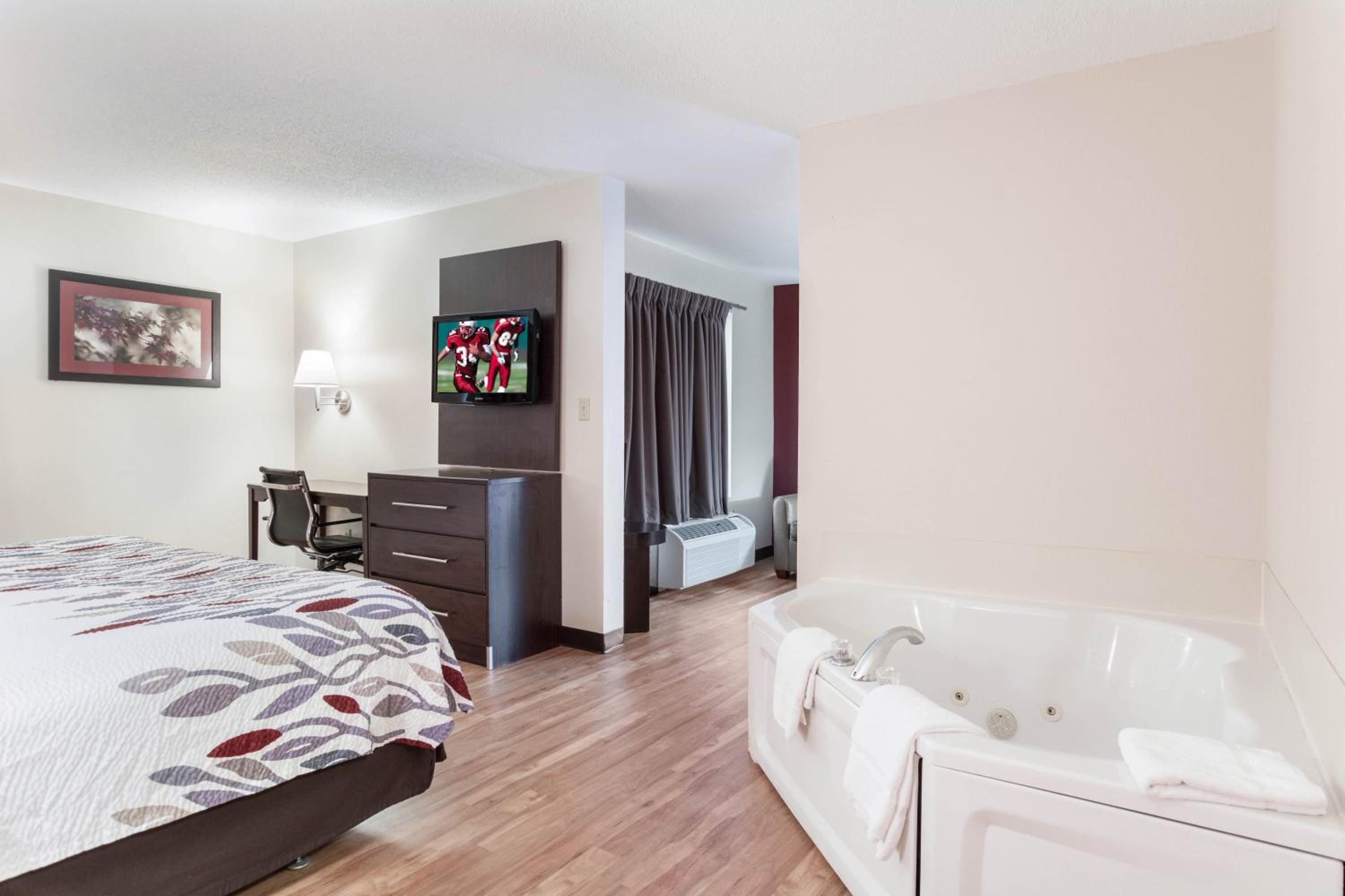 Suite King with Spa Bath Non-Smoking - Photo 6