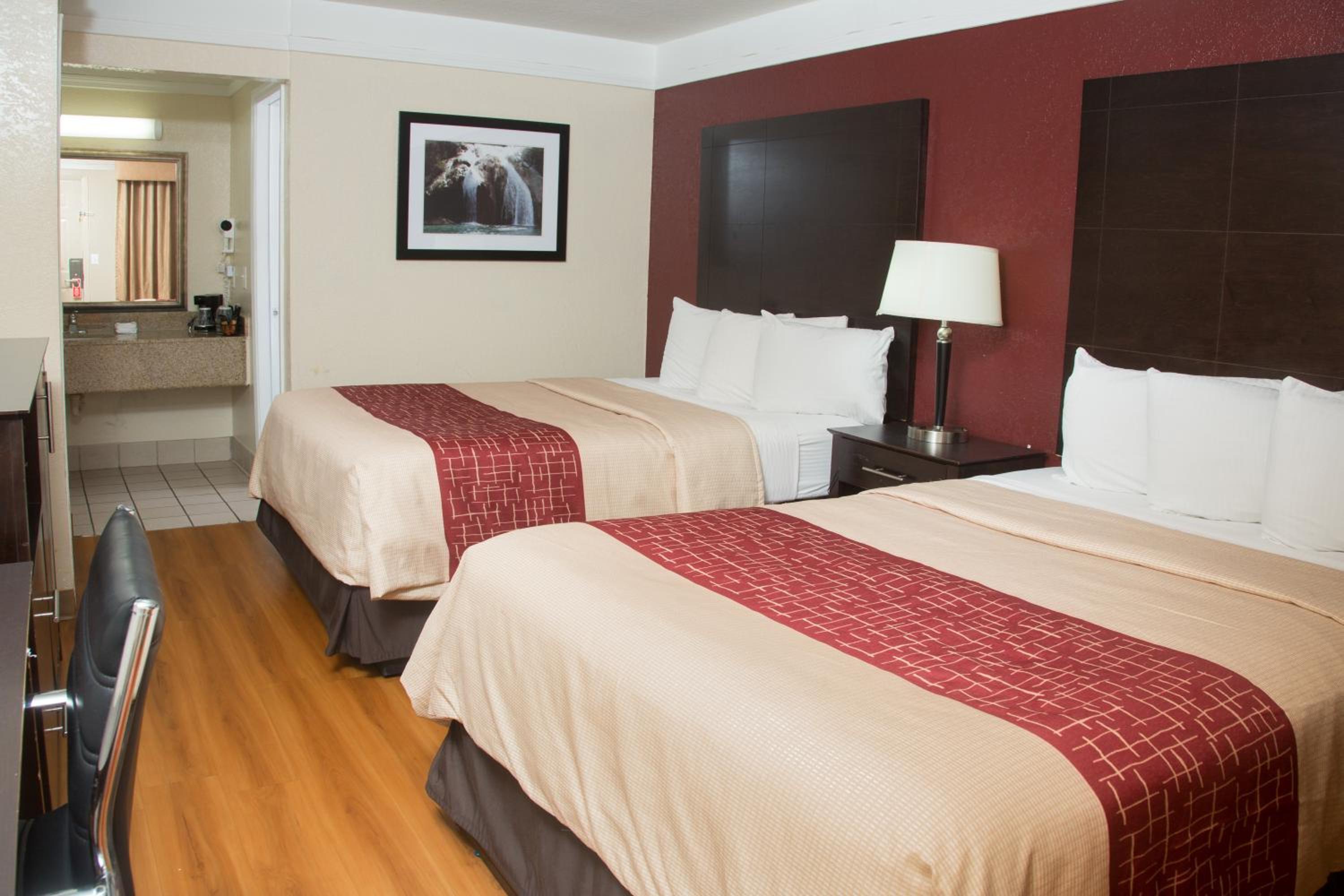 Deluxe Room with Two Double Beds Non-Smoking - Photo 1