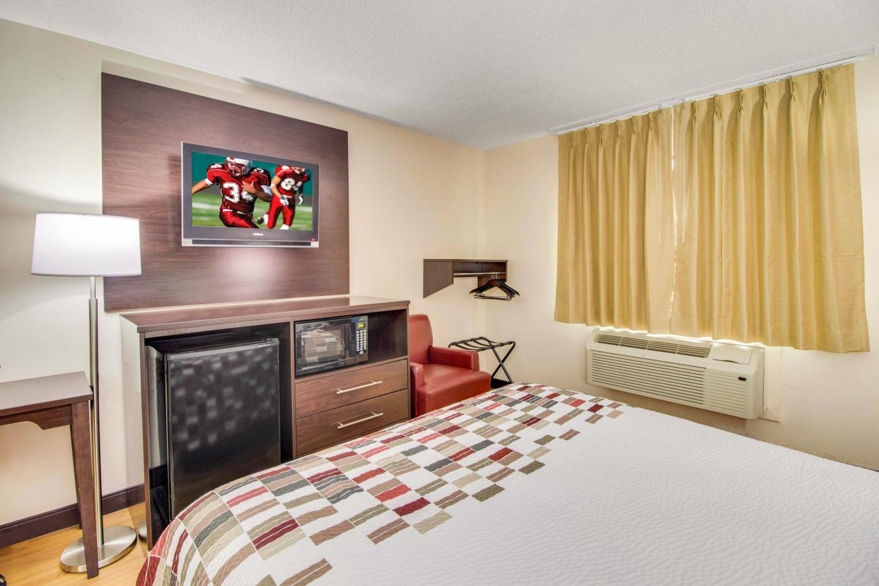 Deluxe Room with One Queen Bed Disability Access Non-Smoking photo 2