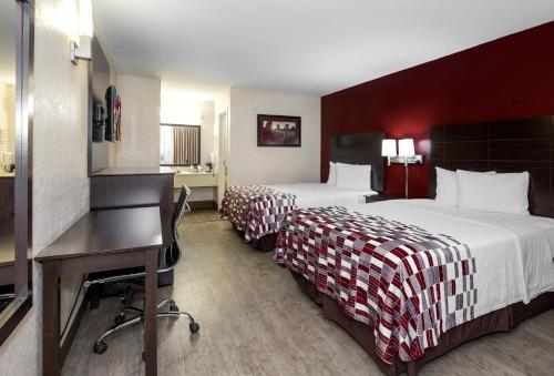 Deluxe Queen Room with Two Queen Beds - Disability Access/Non-Smoking photo 1