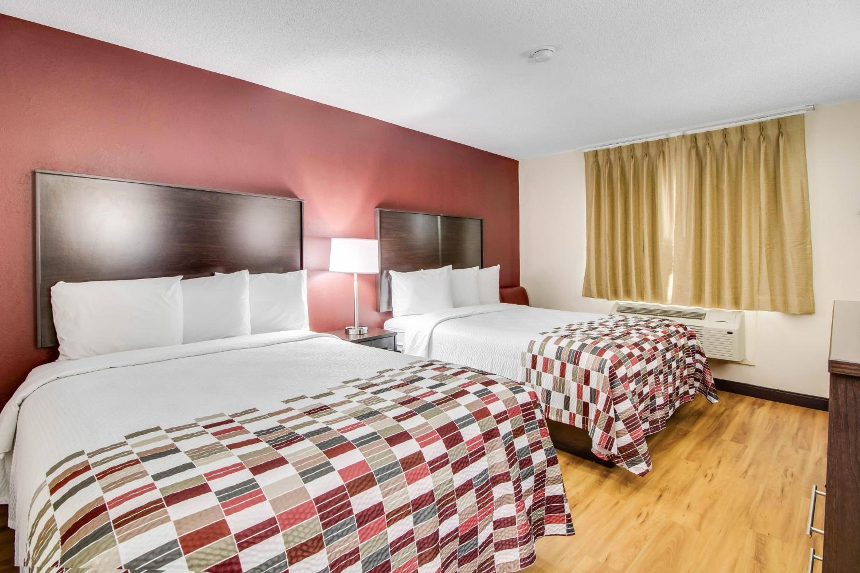 Deluxe Room with Two Queen Beds Non-Smoking photo 2