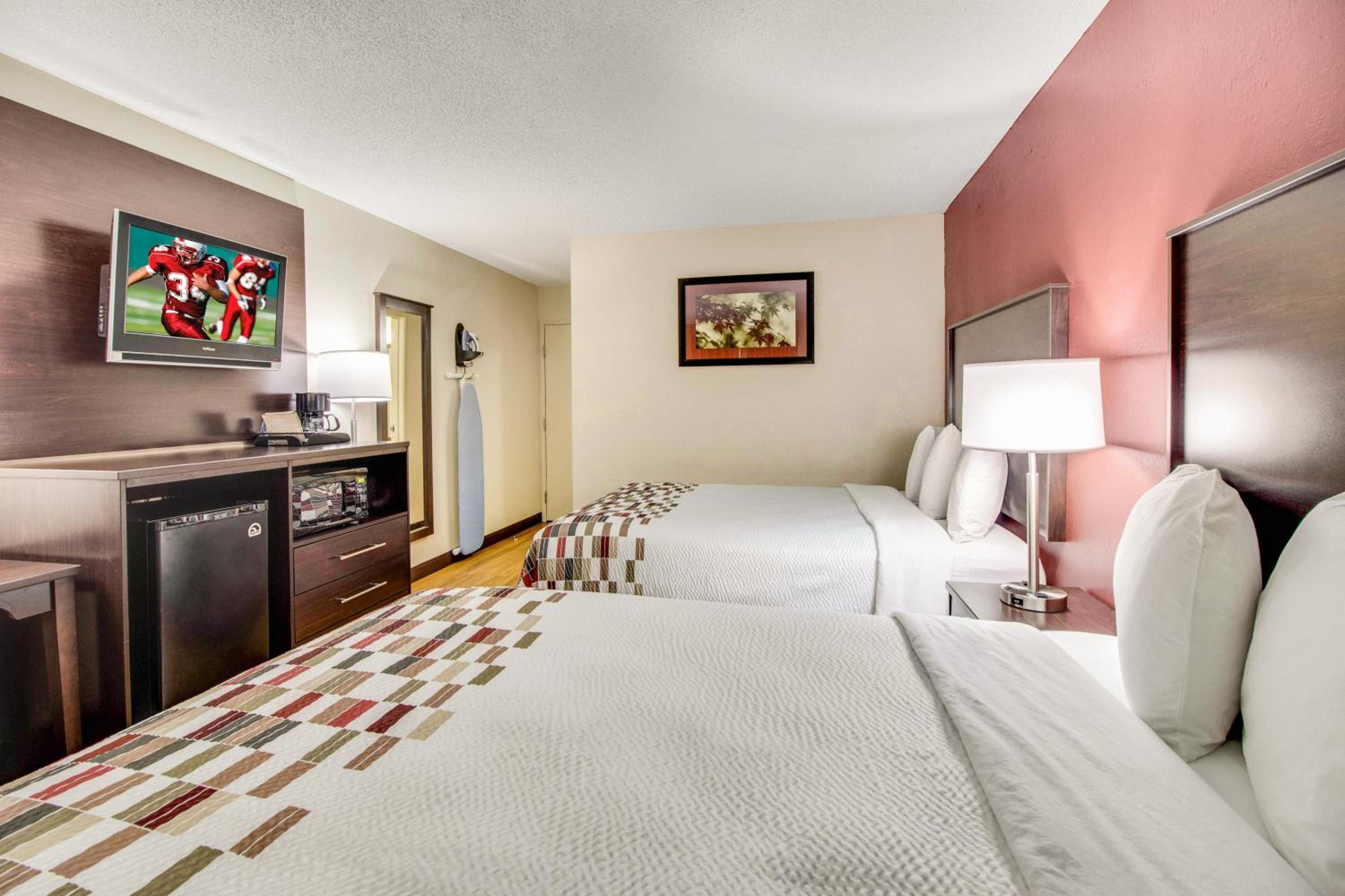 Deluxe Room with Two Queen Beds Non-Smoking photo 3