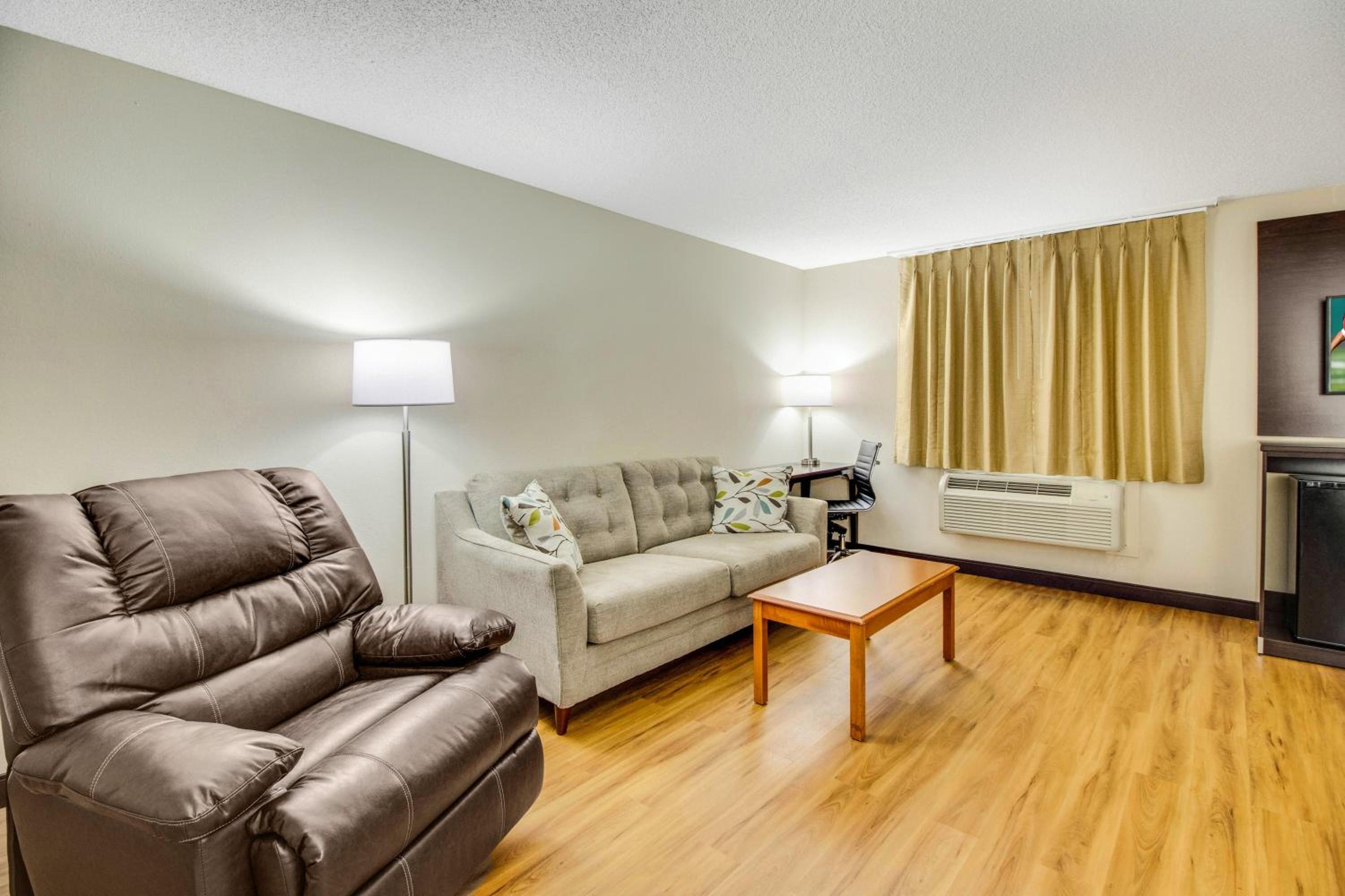 Superior Room with Two Queen Beds Larger Room Non-Smoking photo 3